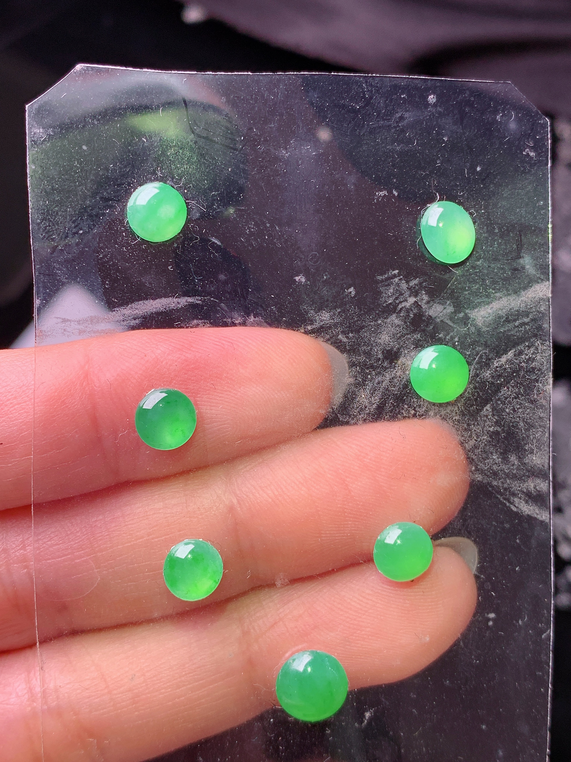 镶嵌款 冰阳绿蛋面一手 玉质细腻 色泽艳丽清新 水润亮眼 整体尺寸6.8*2.6L2