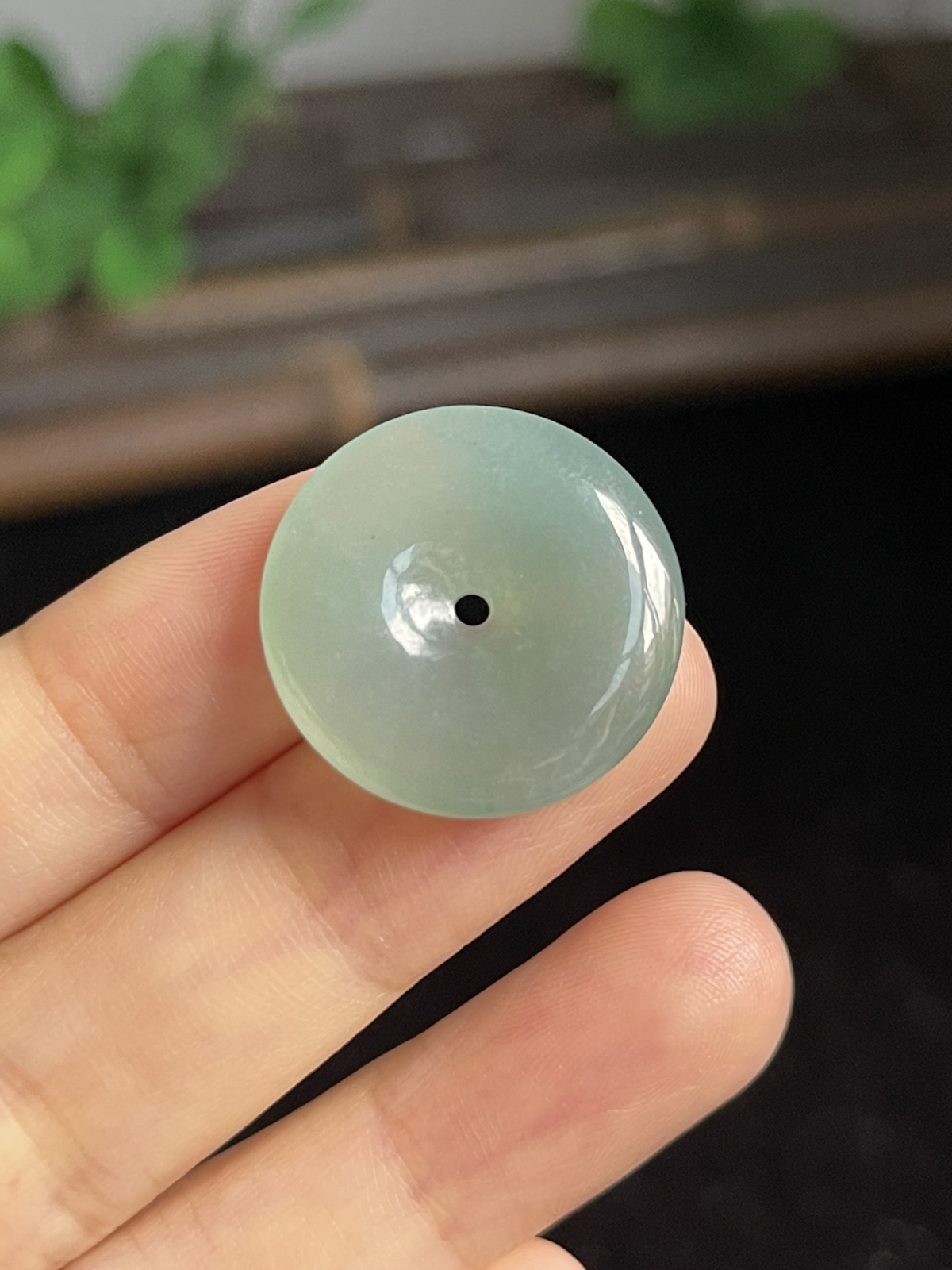 翡翠冰糯种淡绿色平安扣