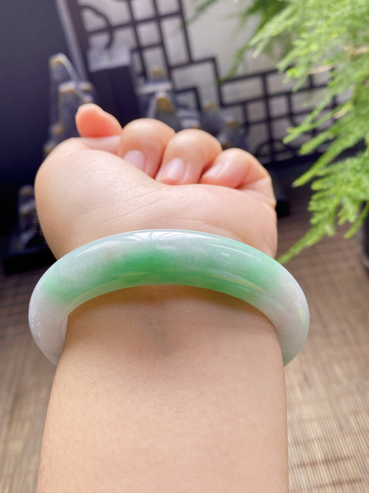 【白底青手镯】

【尺寸】57-9-12