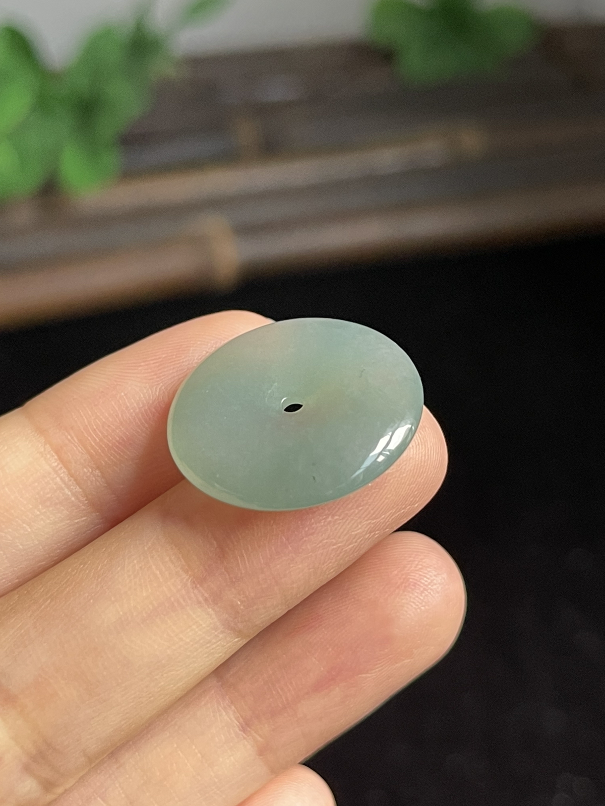 翡翠冰糯种淡绿色平安扣