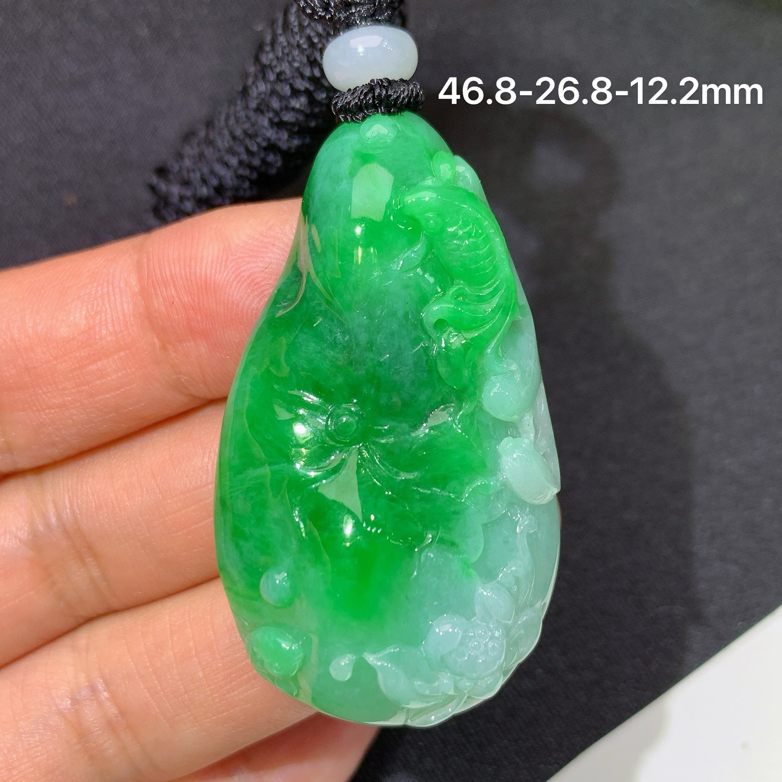 飘绿荷叶鱼，冰润色阳，玉质细腻，种水足，Luc 尺寸46.8*26.8*12.2