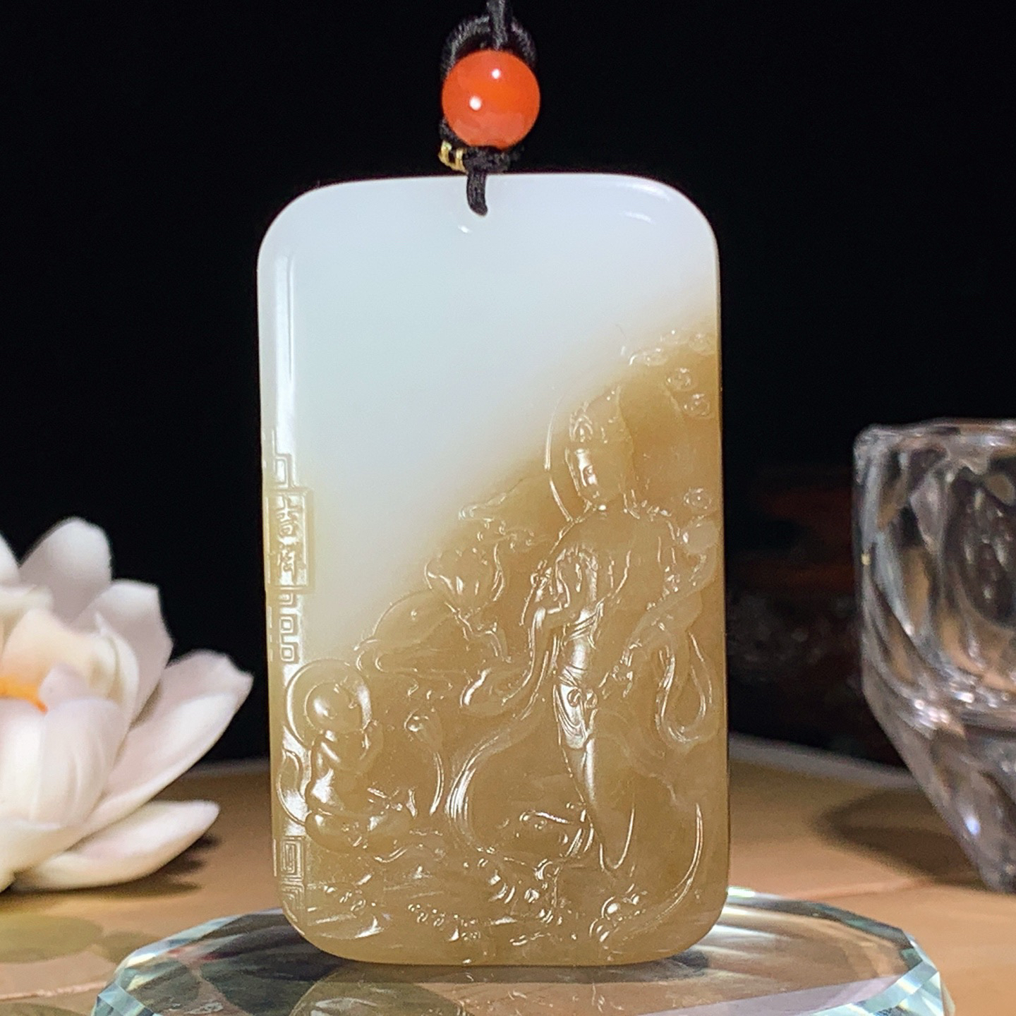 新疆和田玉且末糖送子观音挂件 尺寸61/36/8重53.5克！玉质细腻油润 底色纯净 脂粉好，品质好