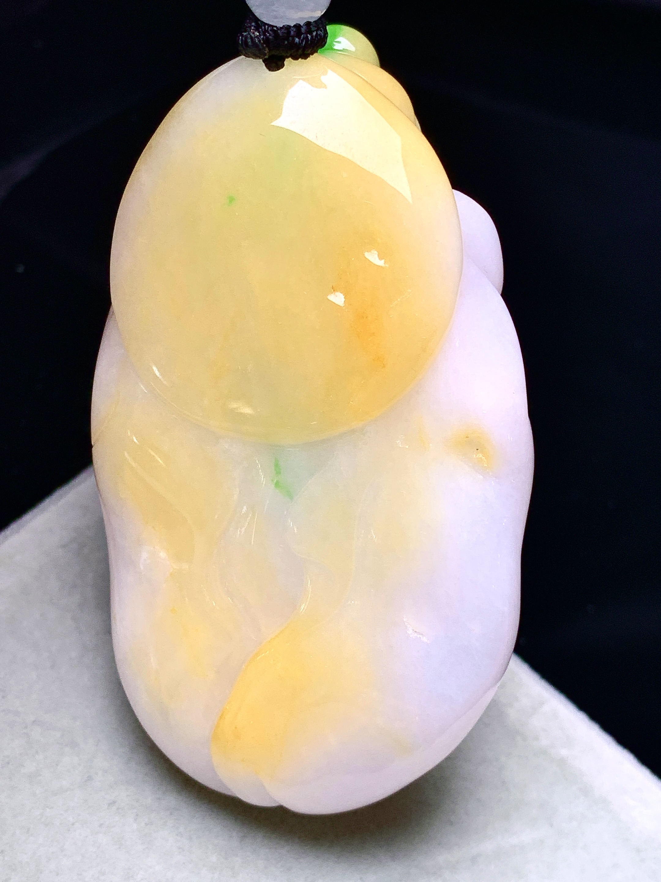 飘黄绿翡财神吊坠 玉质细腻 色泽艳丽清新 水润亮眼 整体尺寸65.5*36.6*16.6w1