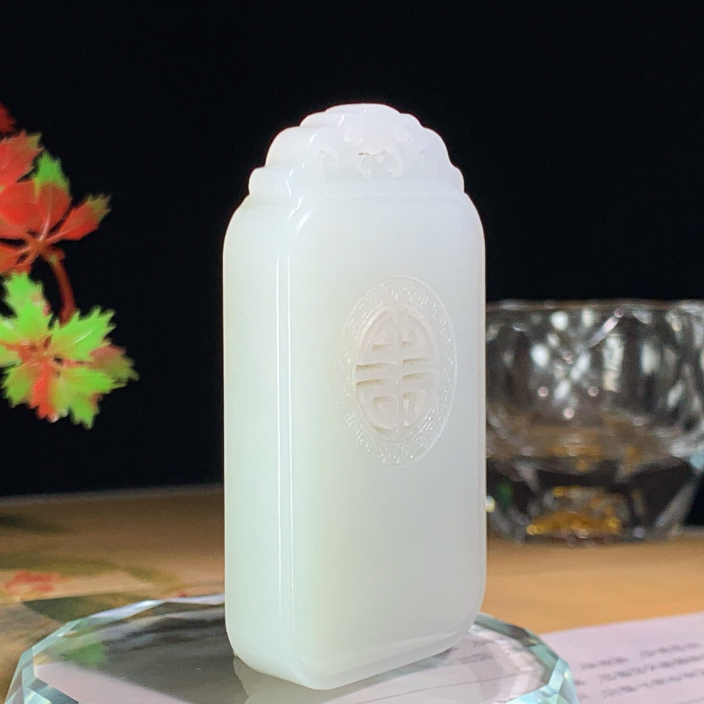 新疆和田玉白玉平安无事牌挂件。尺寸65/36/11重62克 玉质细腻油润 底色纯净 脂粉好，品质好。lt260422