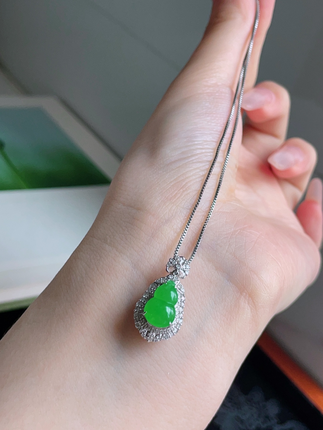 ️ 冰种阳绿葫芦 色泽鲜艳 种老水润 18k金镶嵌 整体 22.6/11.8/9.3 裸石 11.2/7.4