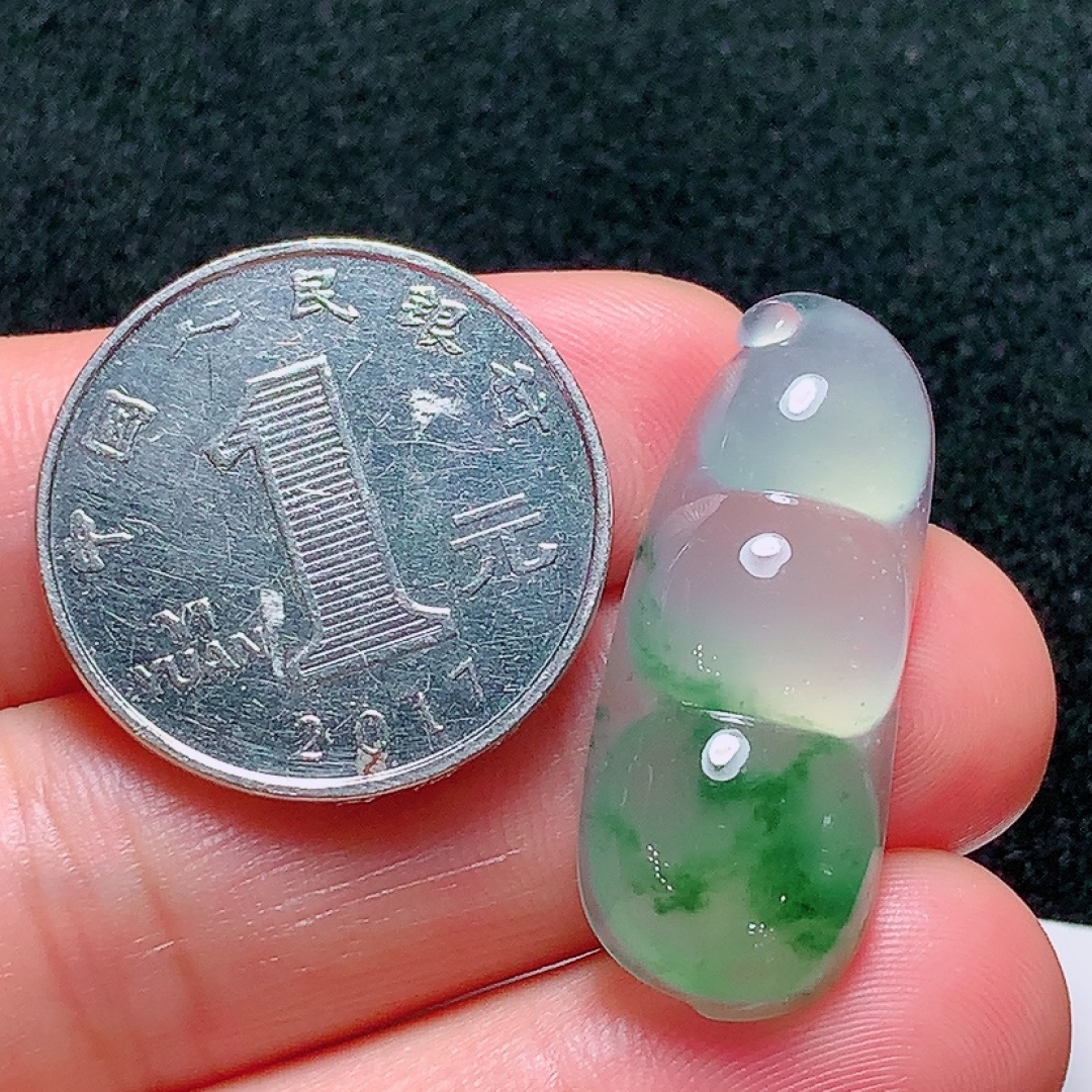 ️冰种飘花福豆，种老水头好，又冰又润，饱满无裂，尺寸：32.4/13.1/6.2mm，ss50182a