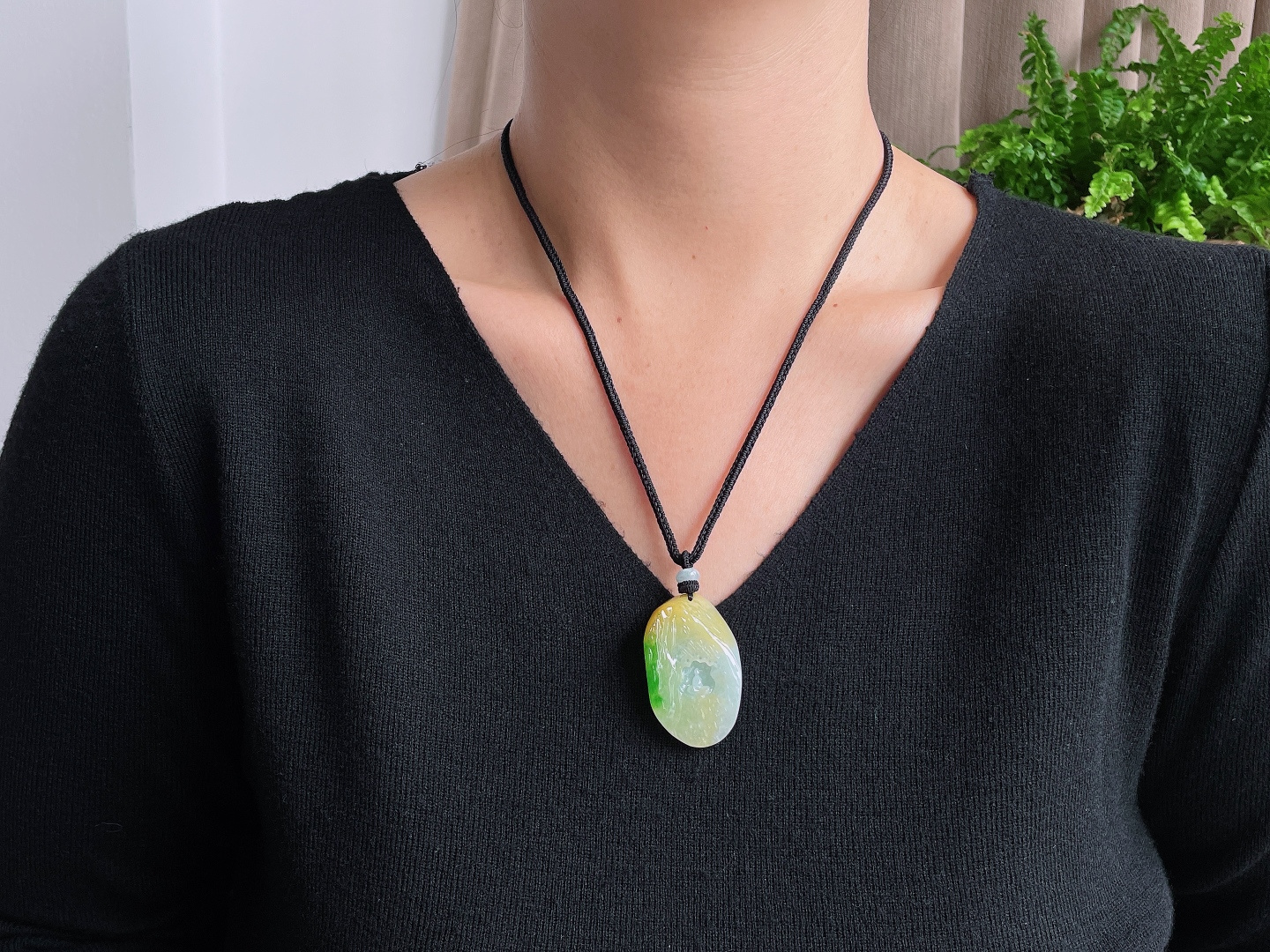 【裸石】冰黄加绿悟道无相佛牌吊坠【说明】缅甸 无裂 性比高  【尺寸】42.5-26.3-11.7【重量】22.3克【】 2200不议