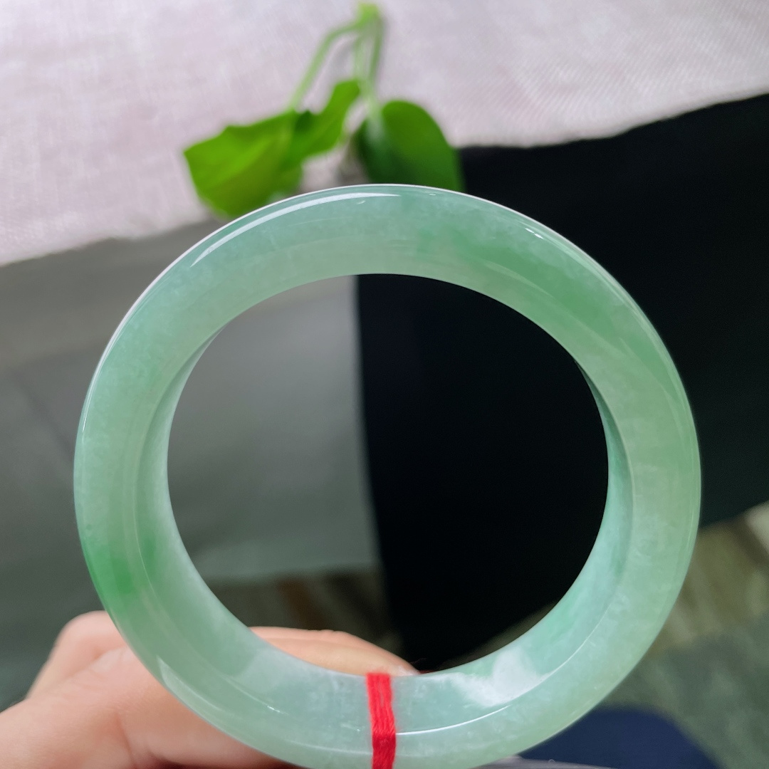 53.7/12.7/8.6果绿底正圈，颜色甜美，简单好看，清新又治愈，无裂，ss51644a