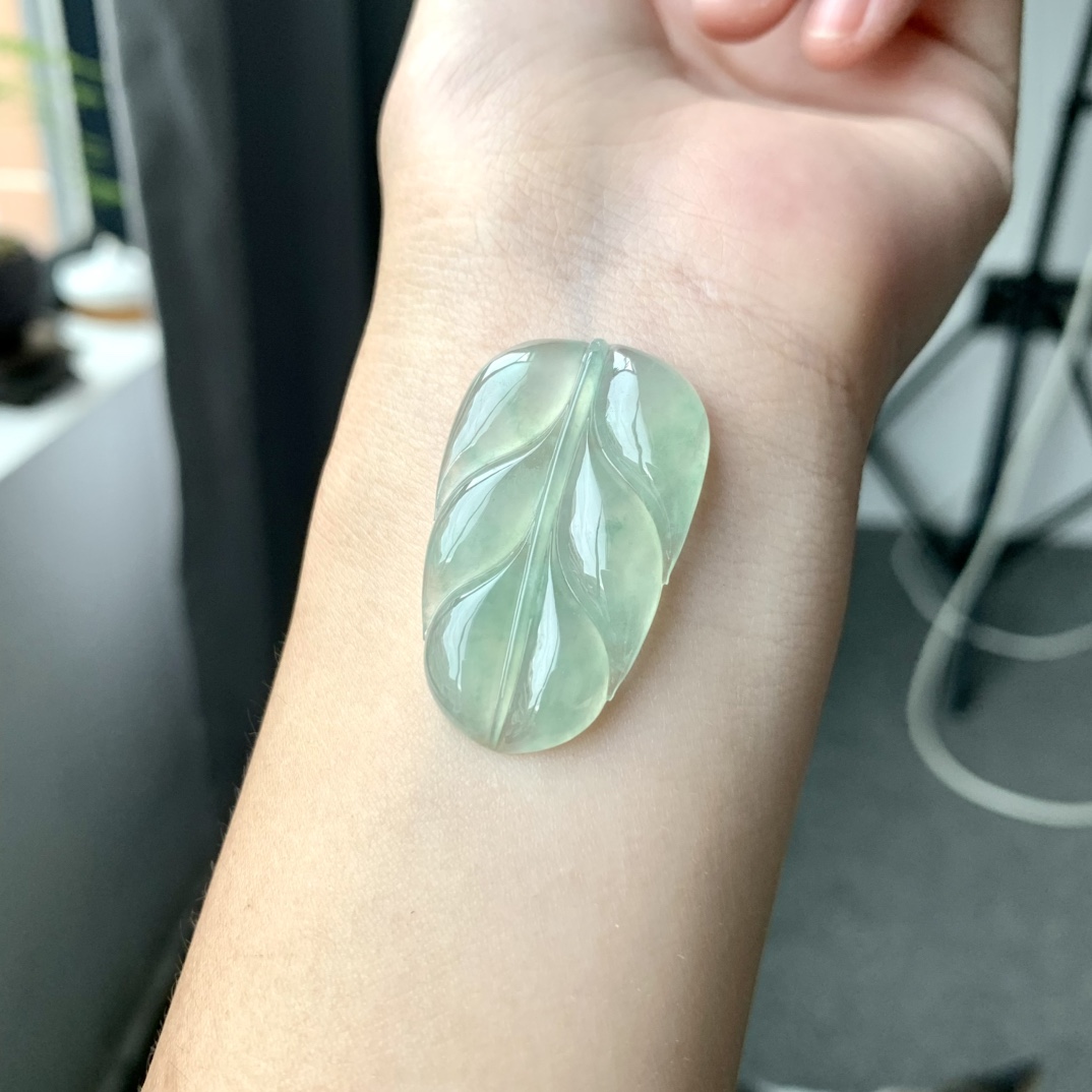 冰绿叶子，叶形饱满，色泽均匀，尺寸35.4-22.2-4.3，D7325BEF量