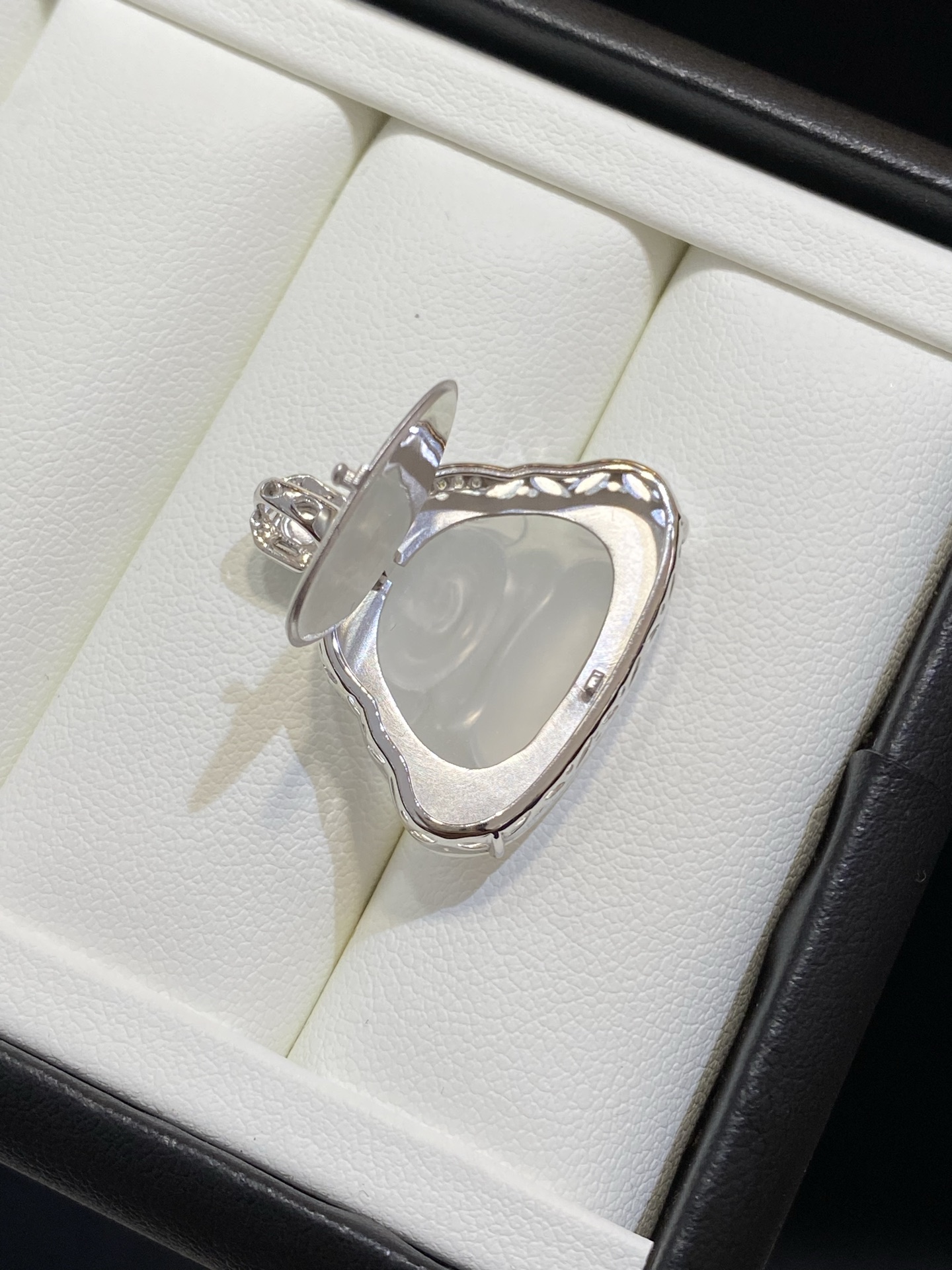 冰种 纯白 大肚佛公  18k金 整体尺寸24.8-25.8-6.4，ss