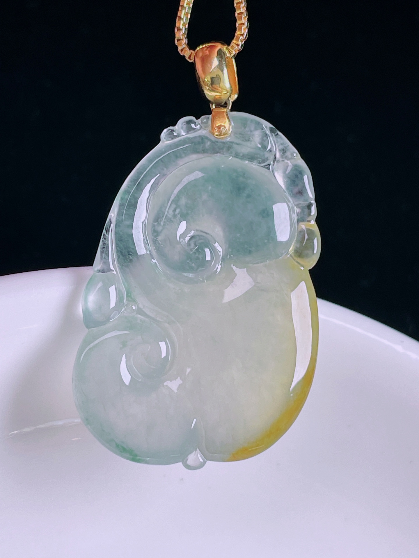 ️冰黄如意，老种起光，细底通透，尺寸：34.4。28.6/19.4/6mm0422