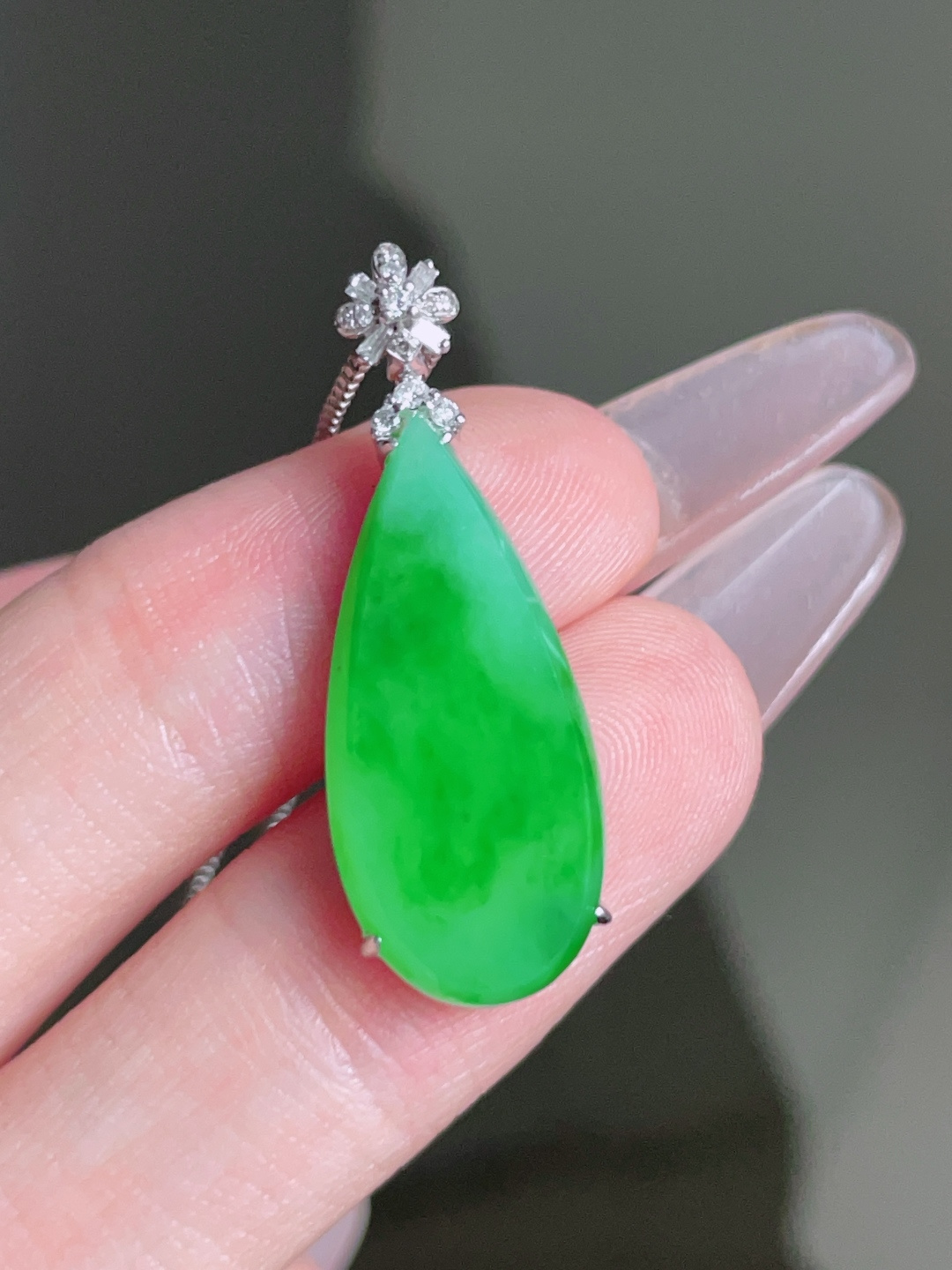 ️ 冰种阳绿水滴，色泽鲜艳 种老水润 18k金镶嵌 30.7，裸石 23.2/10.7/3.8