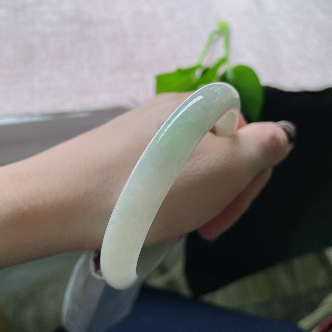 62.9/10.8/7.7白底青正圈，窄条，水润细腻，清新简约大方，无裂，ss51617a