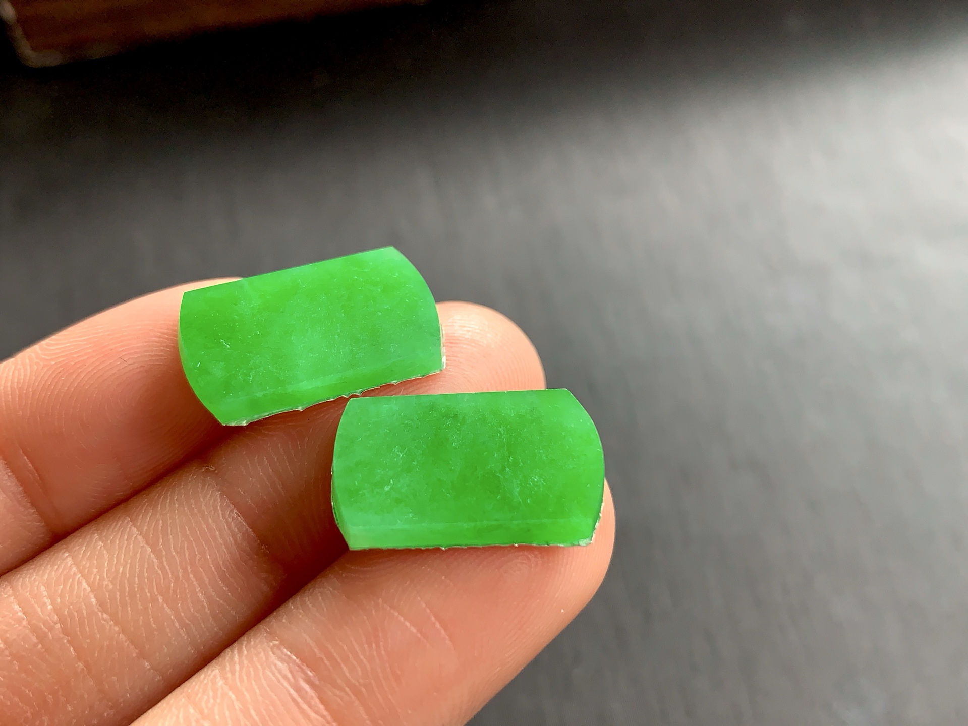 ️ 色泽浓郁的冰绿马鞍一对，尺寸16.9×10×2/16.5×10×2