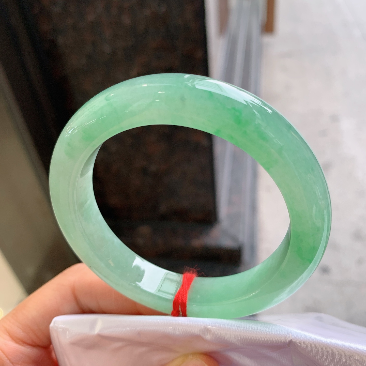 正圈冰飘绿 有颗美人痣 尺寸：56.8/11.9/9.6 版型好