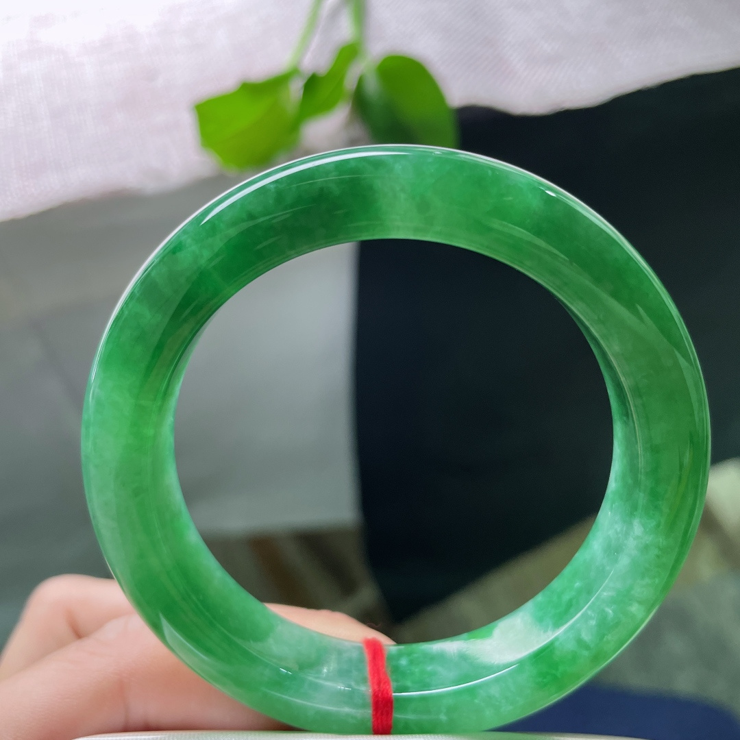 54.3/11.7/9.3，绿底正圈，颜色艳丽，青山不改，绿水长流。一点皮纹，ss51700a