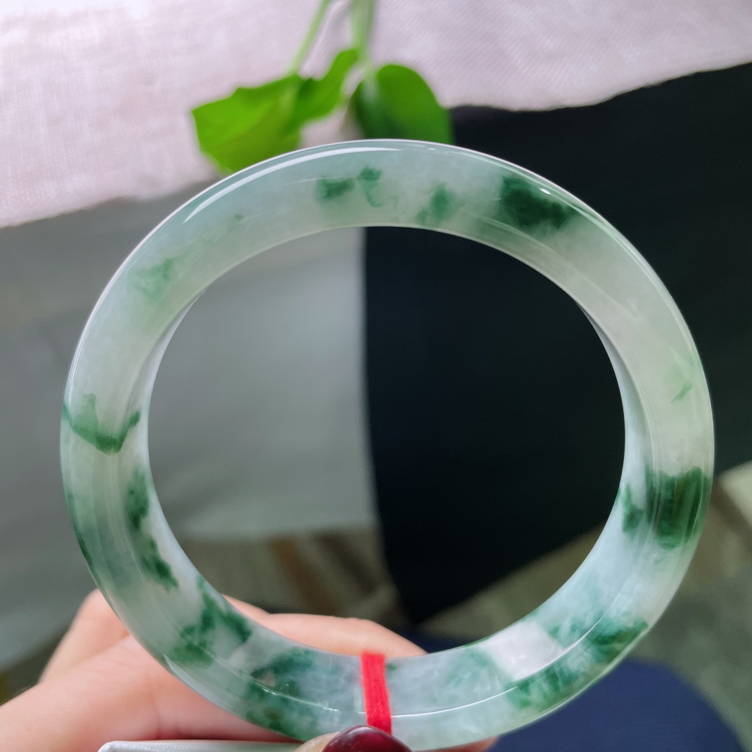 59.5/13.3/8.2飘花正圈，水润，青绿与素白交织，或似云霭游走，晶体纹，ss49414a