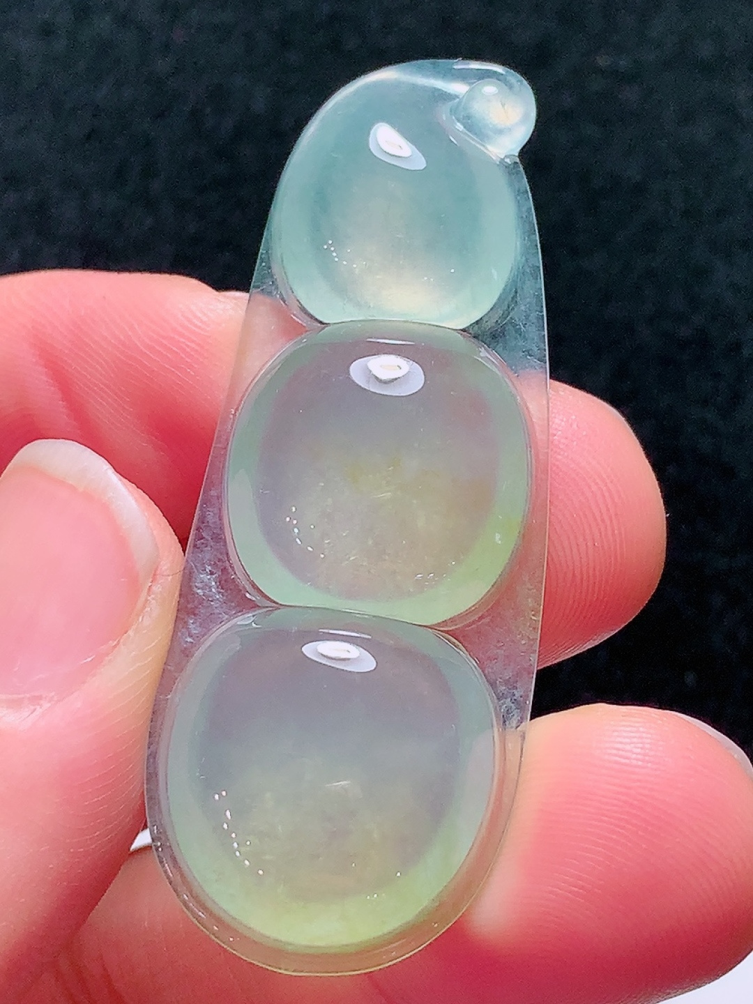 ️冰种飘黄翡福豆，种老水头好，又冰又润，饱满无裂，尺寸：49.2/18.9/5.8mm，ss50182a