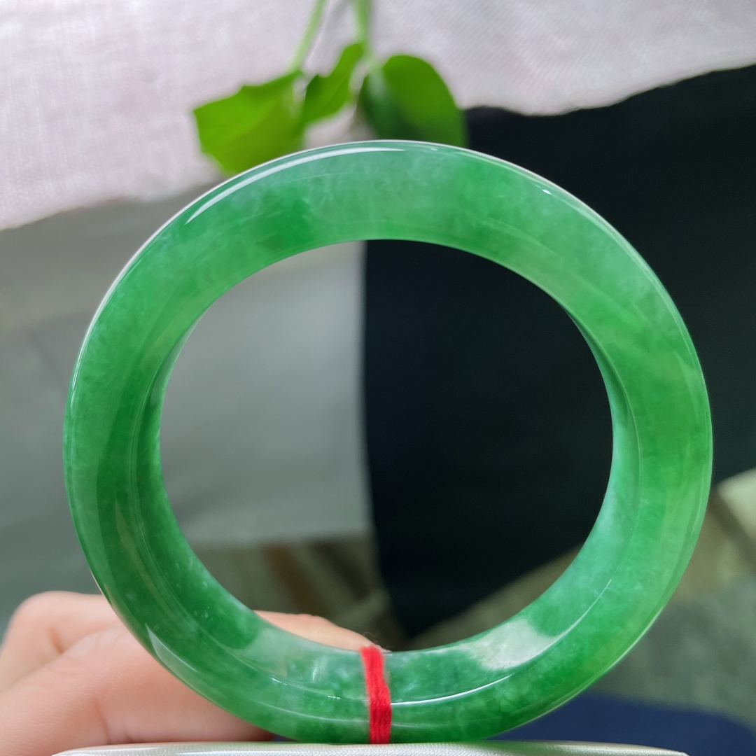 54.3/11.7/9.3，绿底正圈，颜色艳丽，青山不改，绿水长流。一点皮纹，ss51700a