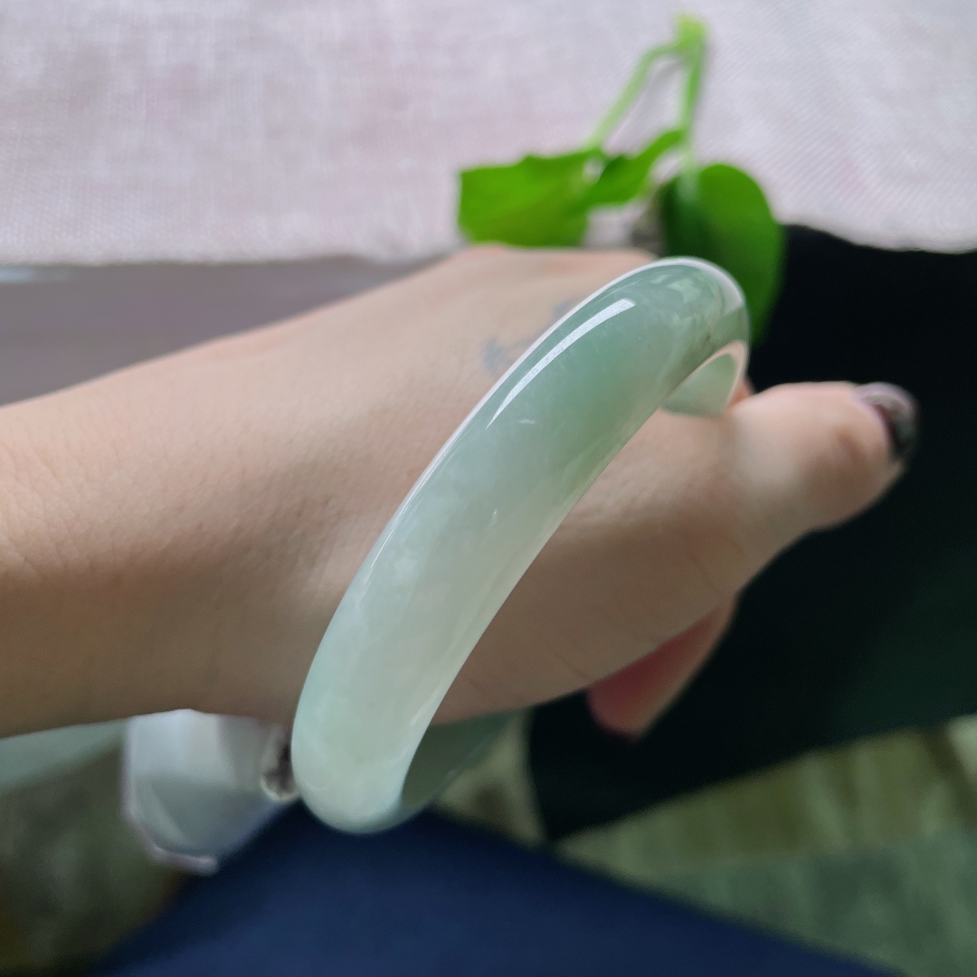 58.5/12.1/6.5，浅油绿正圈，水头好，种老，温温柔柔，天然杂质，皮纹，ss51615a