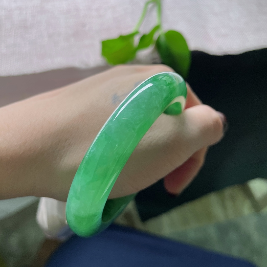 54.3/11.7/9.3，绿底正圈，颜色艳丽，青山不改，绿水长流。一点皮纹，ss51700a