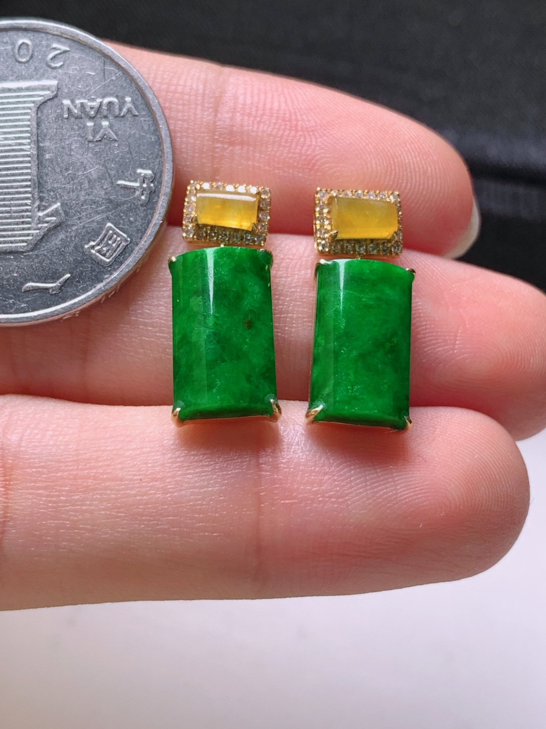 ️ 冰阳绿无事牌耳钉，色阳饱满，裸石12.7-7.5-3.9