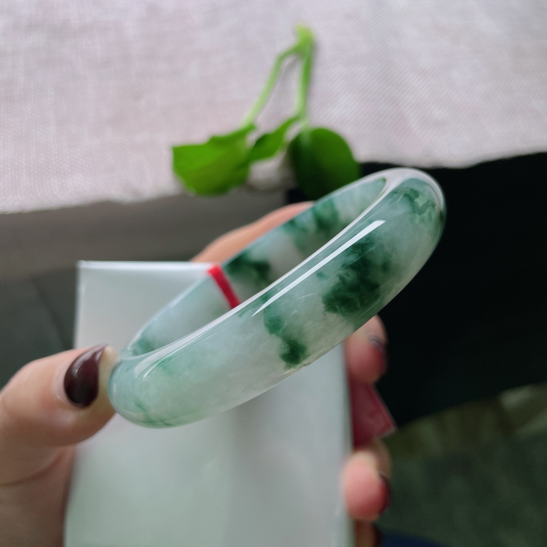 59.5/13.3/8.2飘花正圈，水润，青绿与素白交织，或似云霭游走，晶体纹，ss49414a