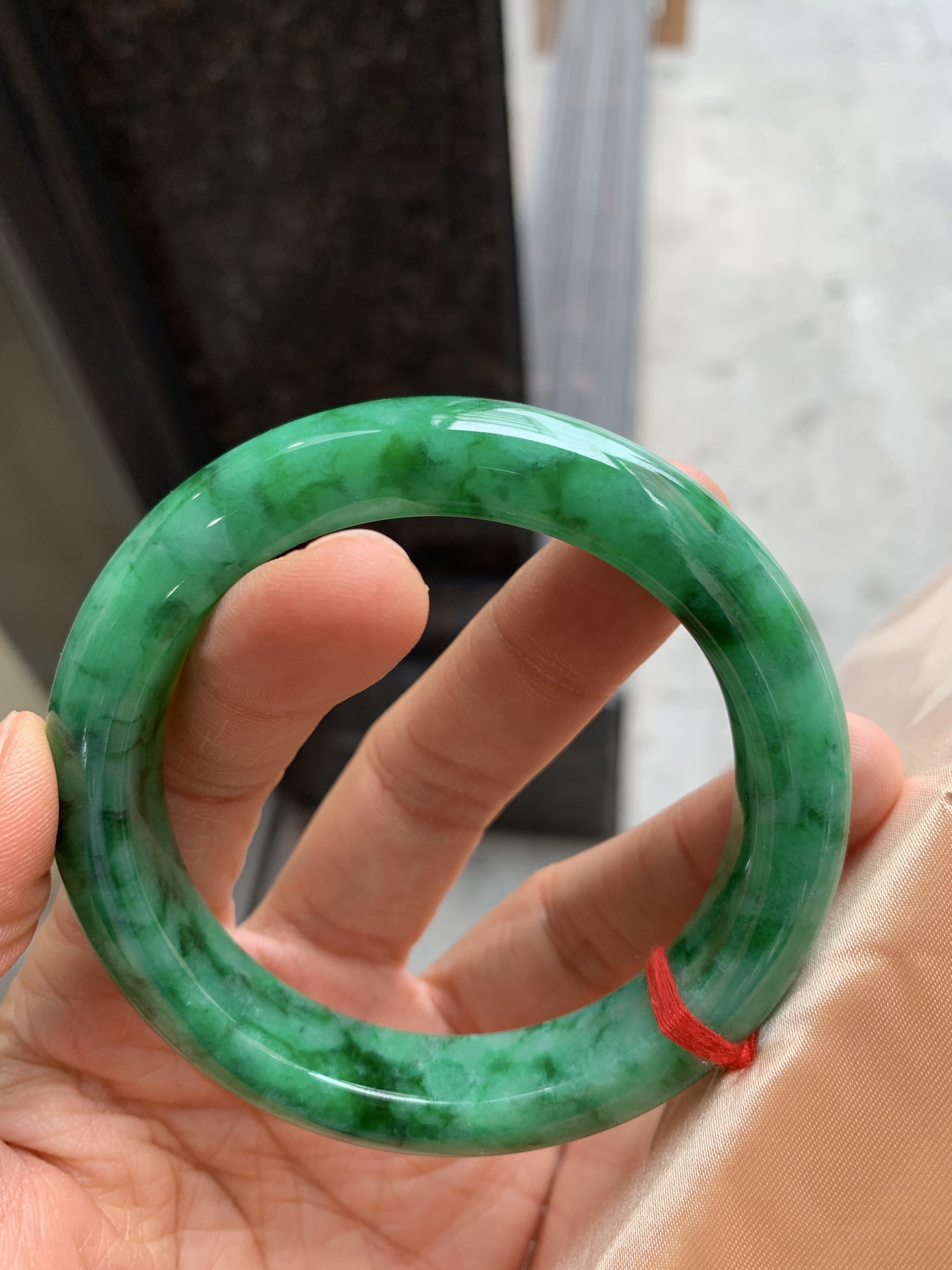 正圈满色 表皮微瑕疵微扣 尺寸：60.3/12.5/10.3  色辣大圈口