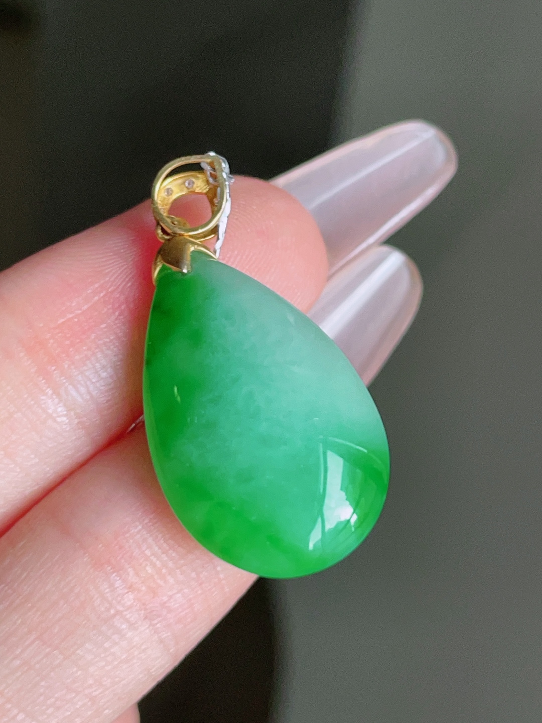 ️ 冰绿水滴，色泽鲜艳 种老水润 18k金镶嵌，尺寸 30.3/14.2/8.1，ss50182a