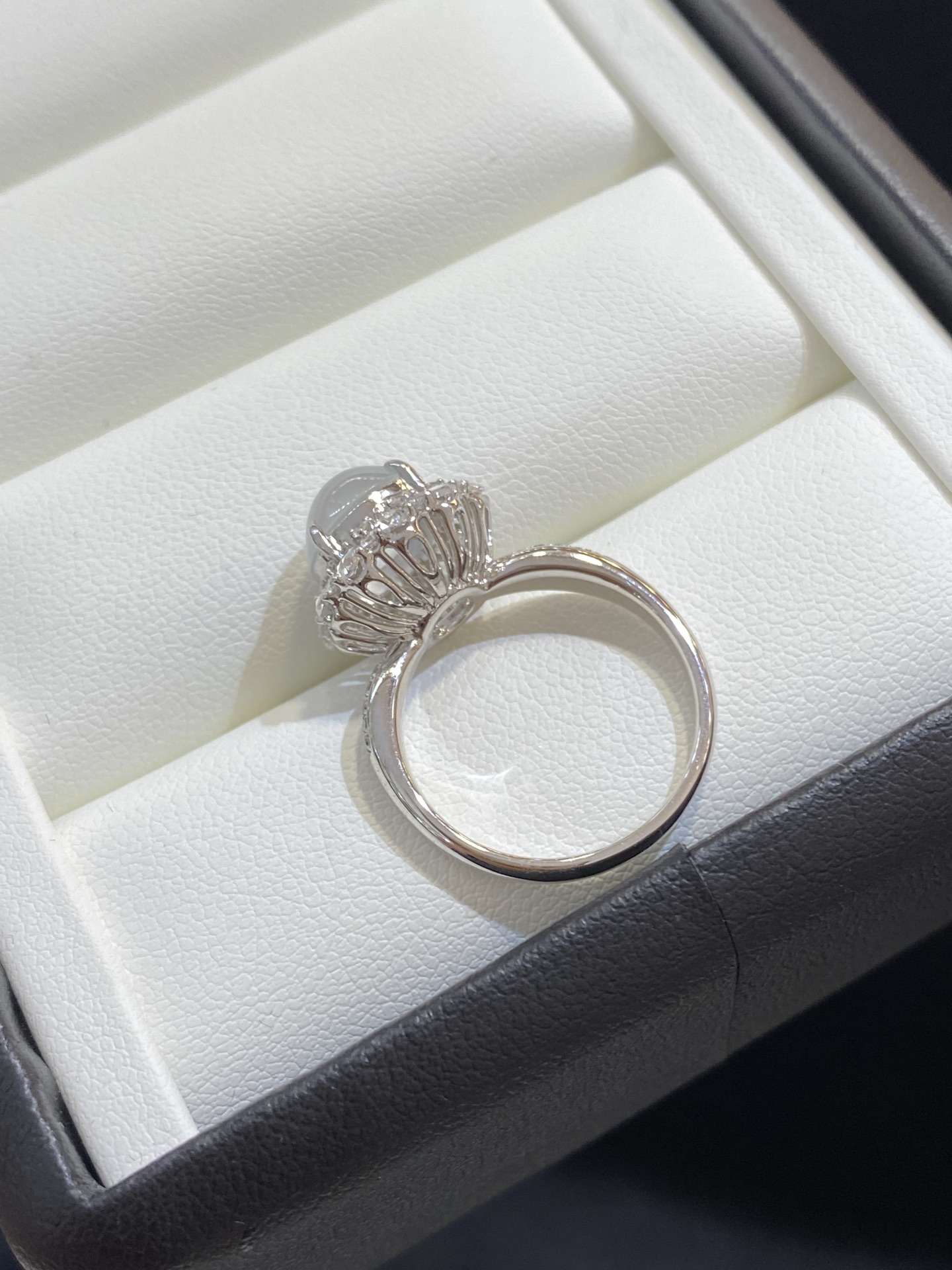 冰种 起光 纯净 无封底 蛋面 戒指 18k金 整体尺寸13.8-13-11.3/9-8.5-4.1裸石