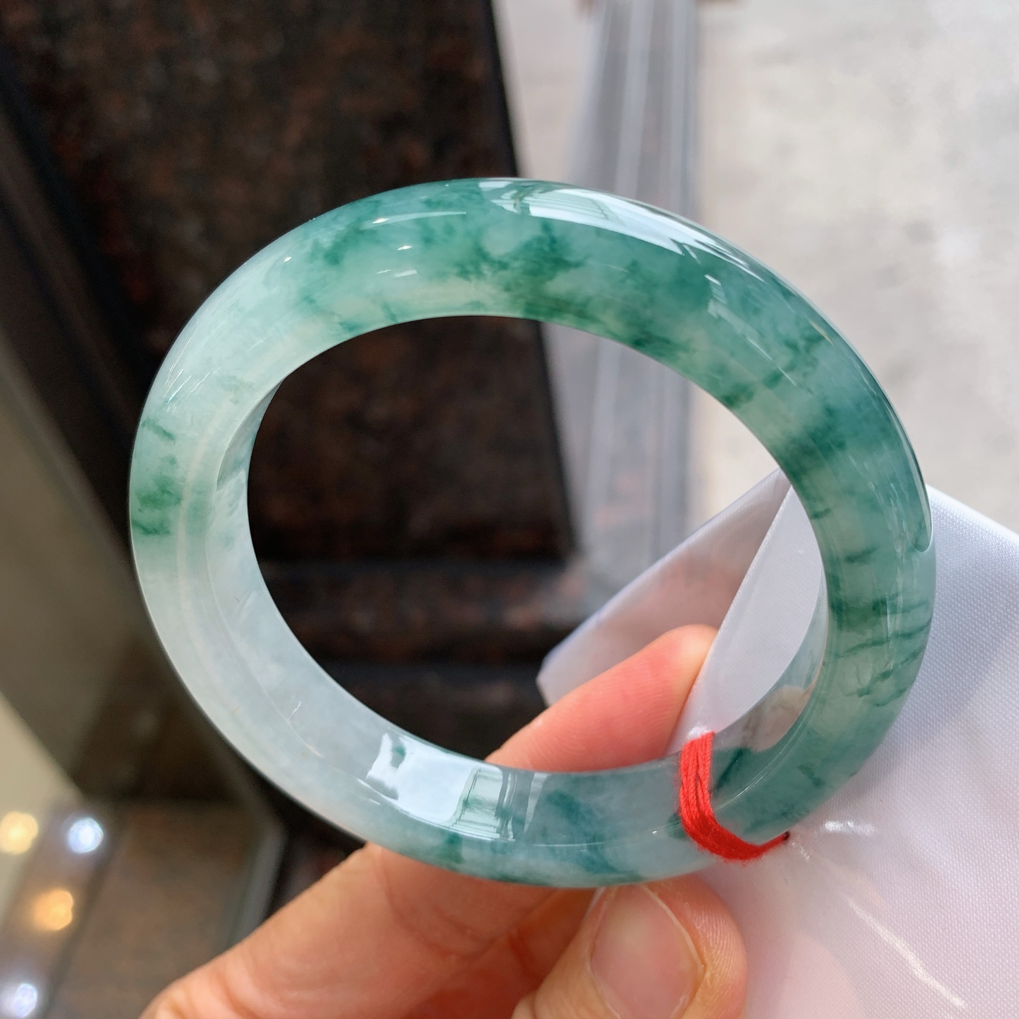 正圈飘花 无裂 尺寸：57.2/11.8/9.2 冰润