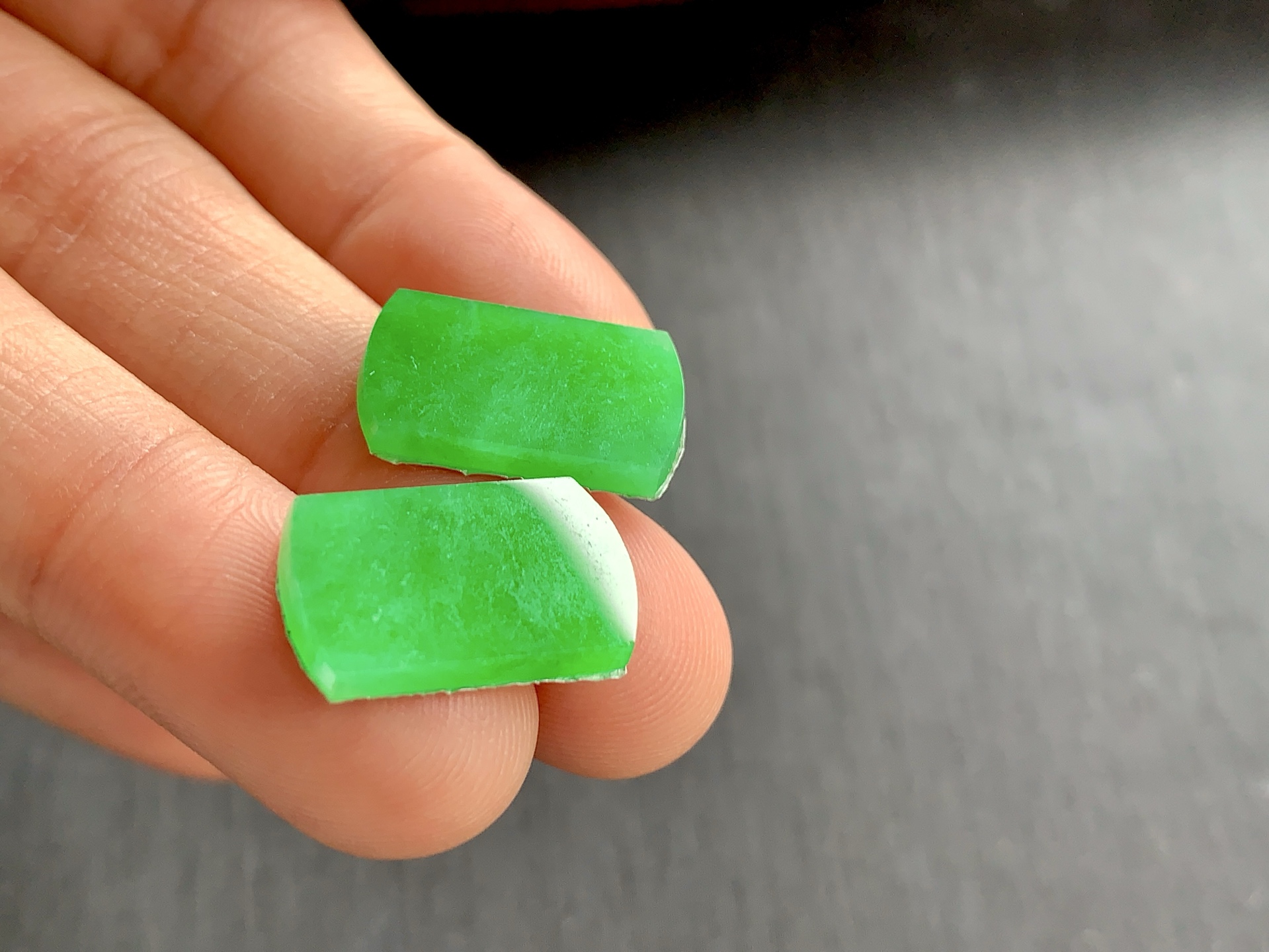 ️ 色泽浓郁的冰绿马鞍一对，尺寸16.9×10×2/16.5×10×2