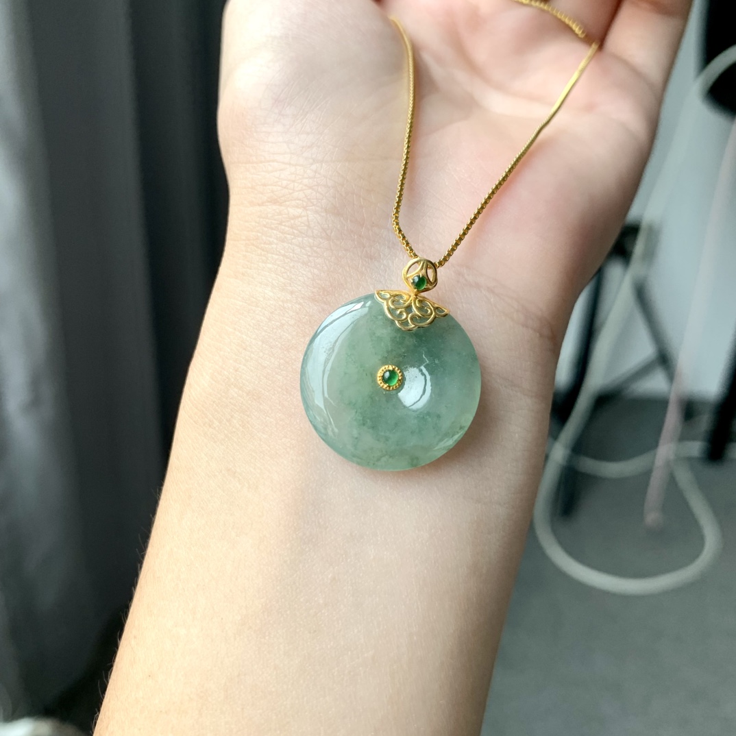 平安扣，飘花底子，细腻饱满，尺寸22.4-4【B5456BCE】