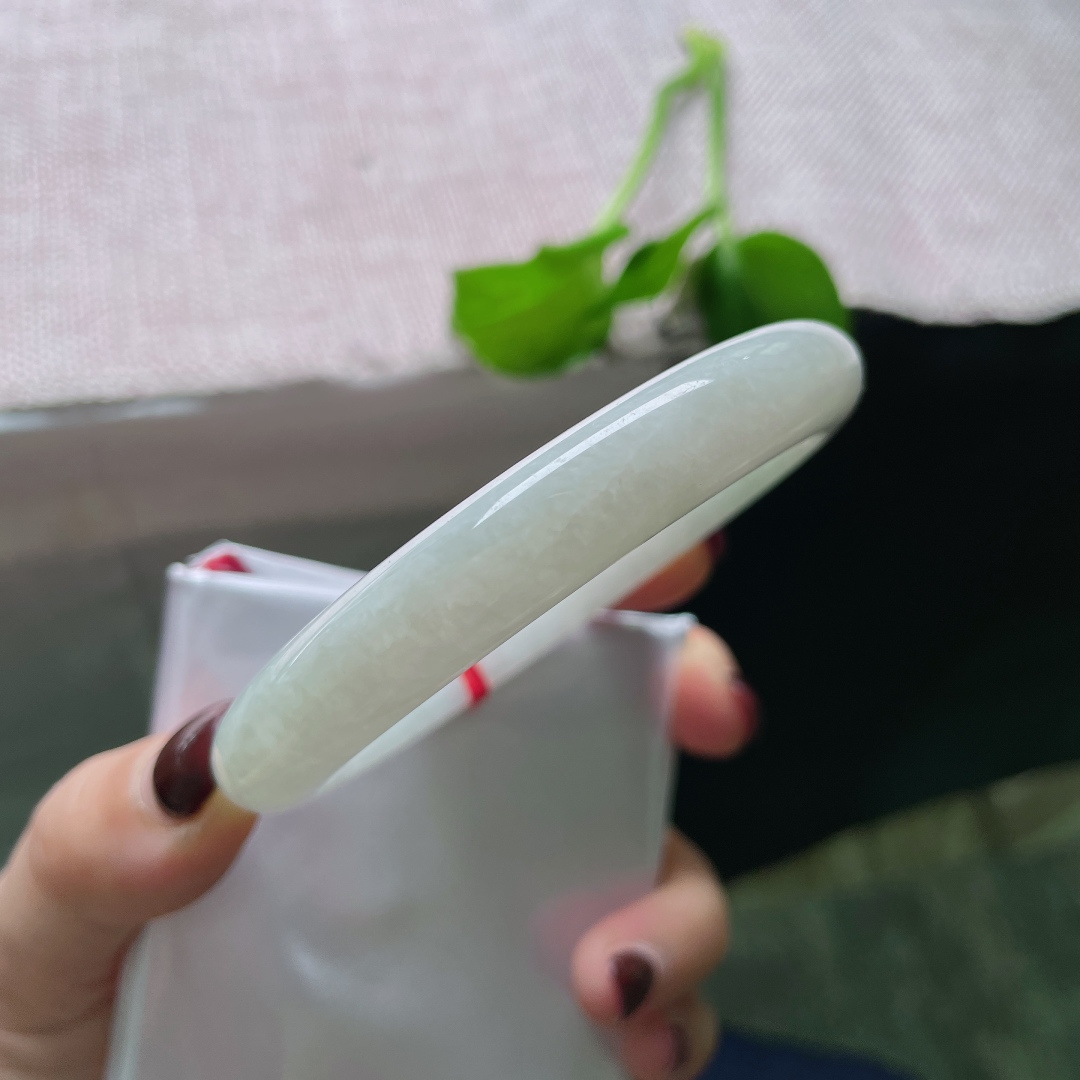 62.9/10.8/7.7白底青正圈，窄条，水润细腻，清新简约大方，无裂，ss51617a