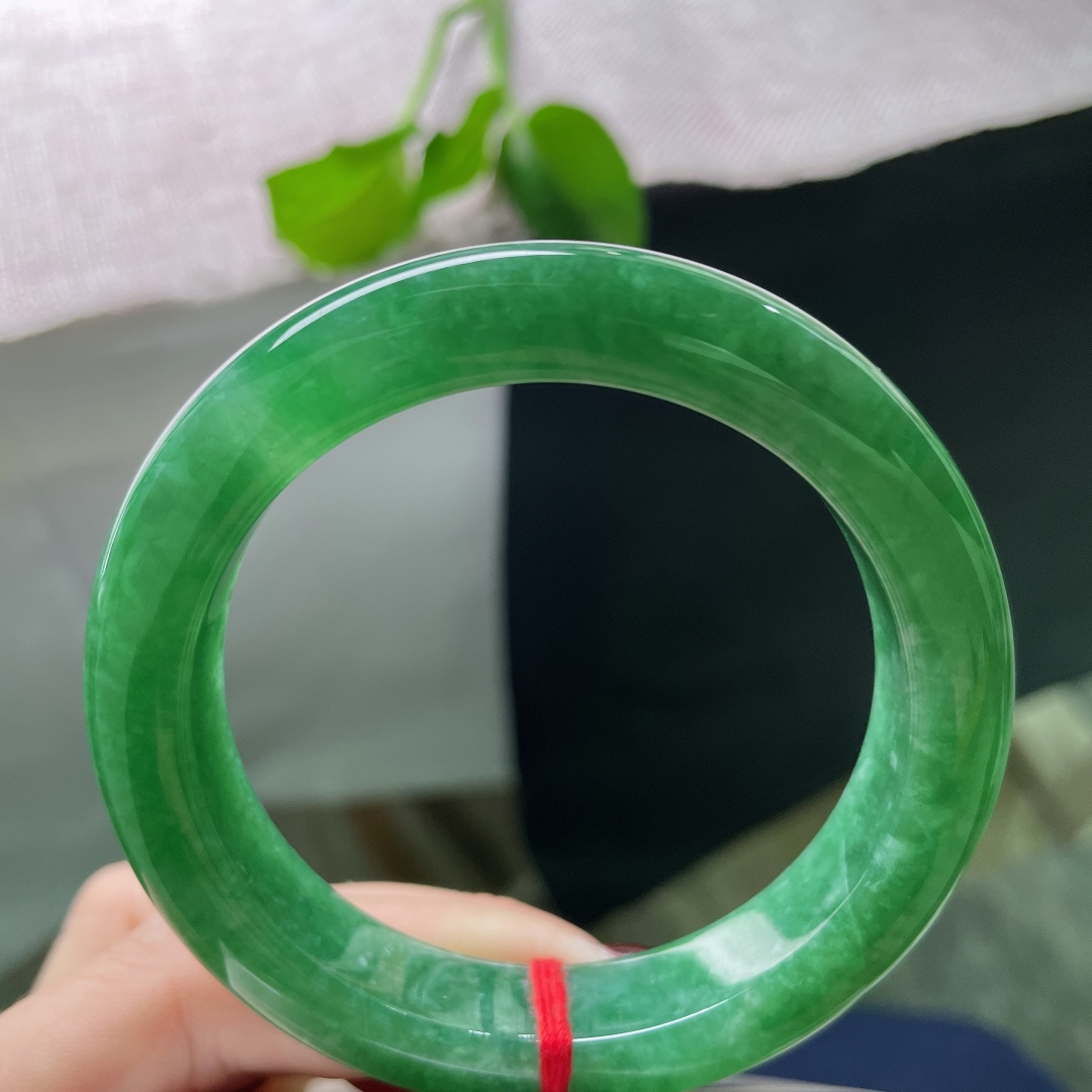 55/11.7/9.4，绿底正圈，历久弥新，愈发温润深沉，如凝固的时光。皮纹，ss51701a