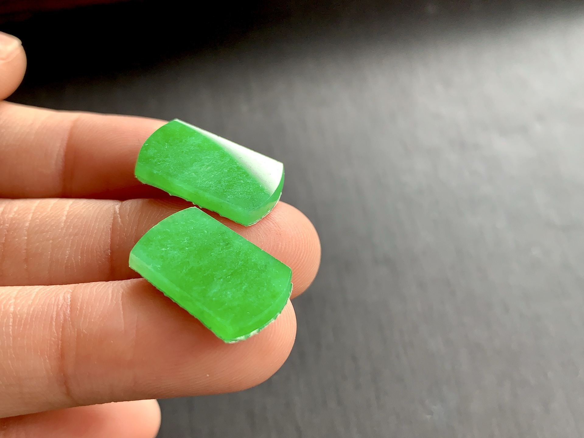 ️ 色泽浓郁的冰绿马鞍一对，尺寸16.9×10×2/16.5×10×2