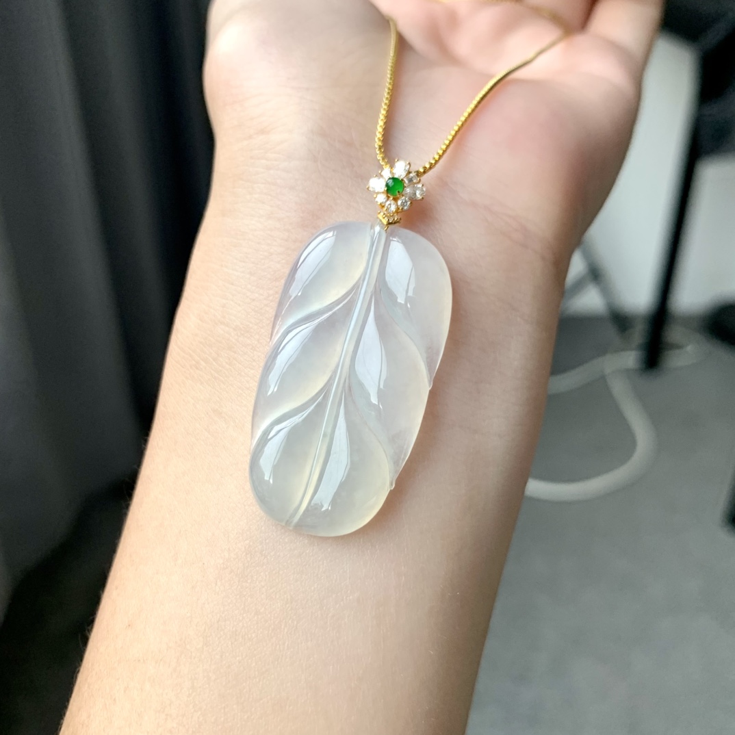 冰种叶子，冰胶饱满，底子干净，尺寸37.8/20.6/4.7，D8048BFA量