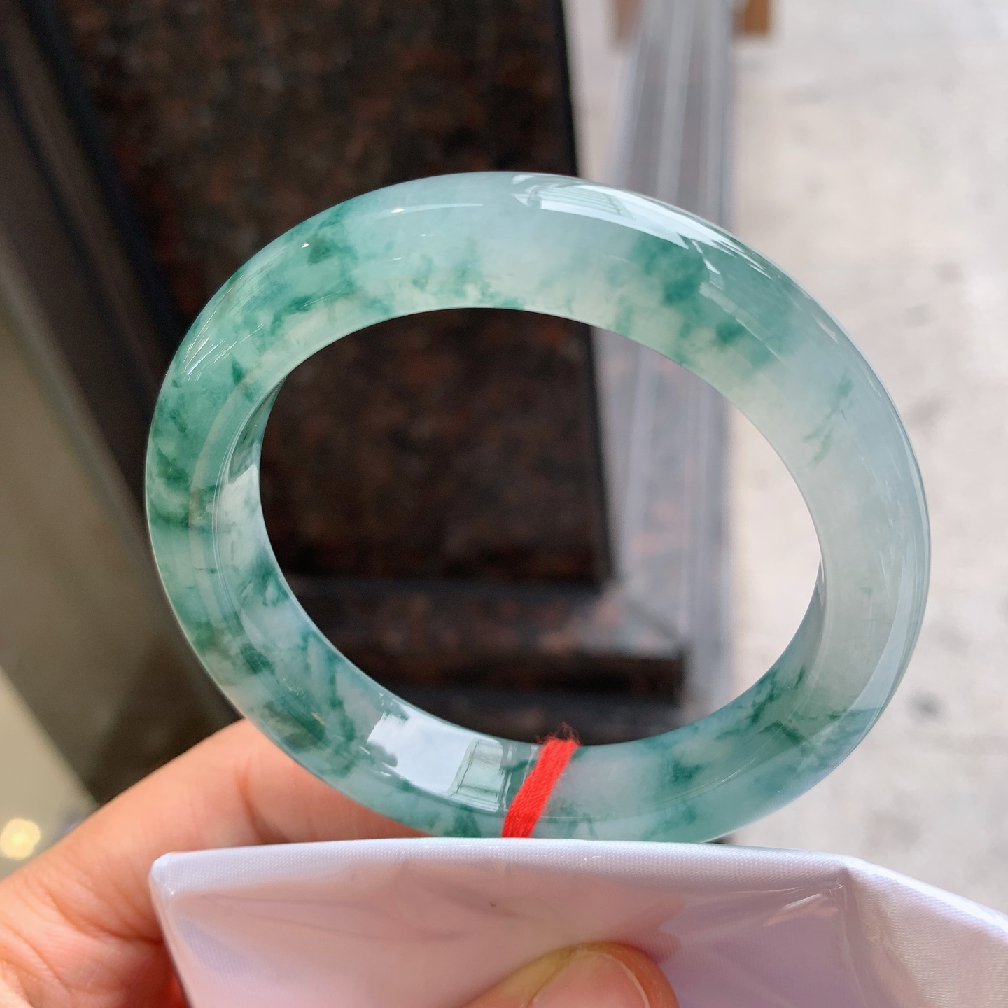 正圈飘花 无裂 尺寸：57.2/11.8/9.2 冰润