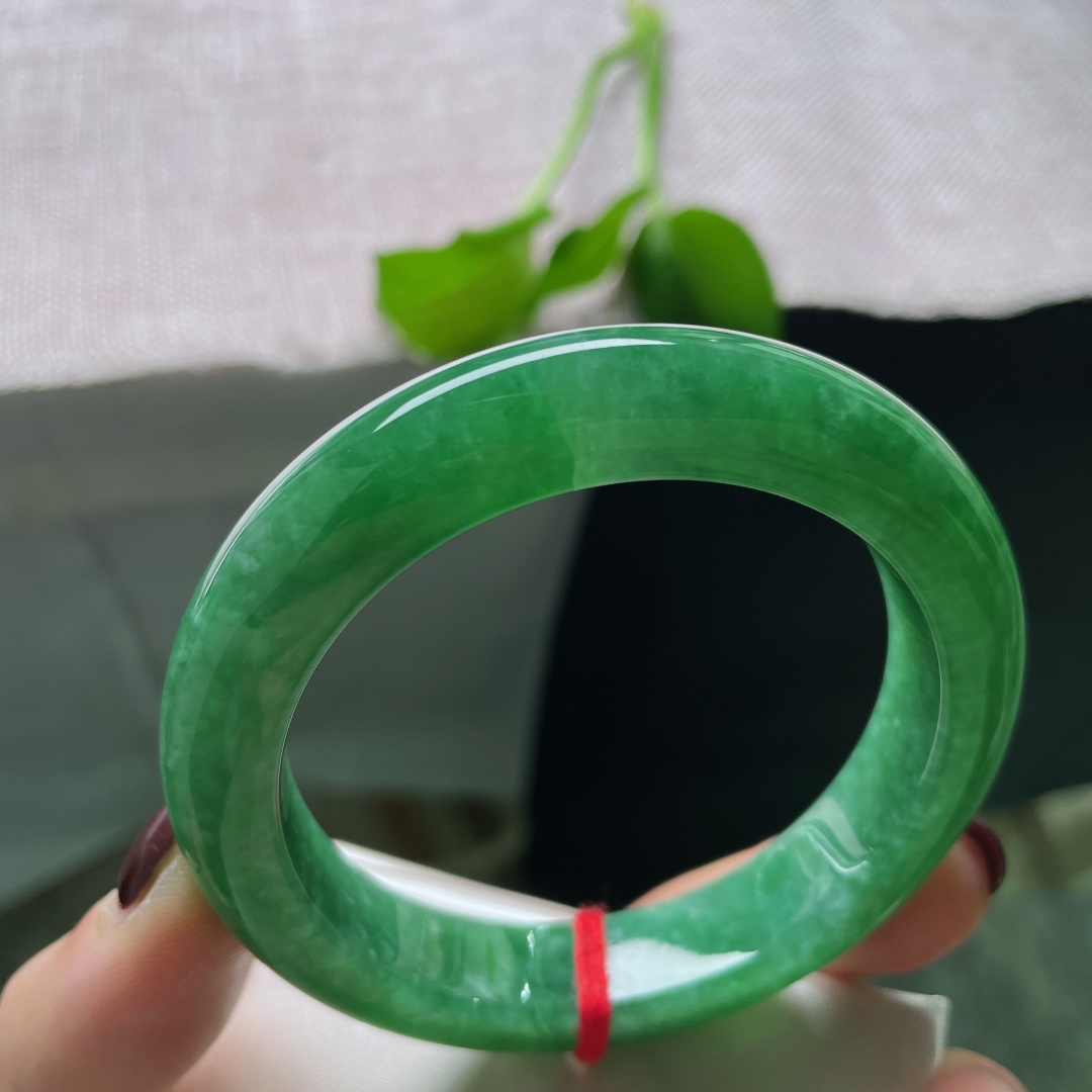 55/11.7/9.4，绿底正圈，历久弥新，愈发温润深沉，如凝固的时光。皮纹，ss51701a