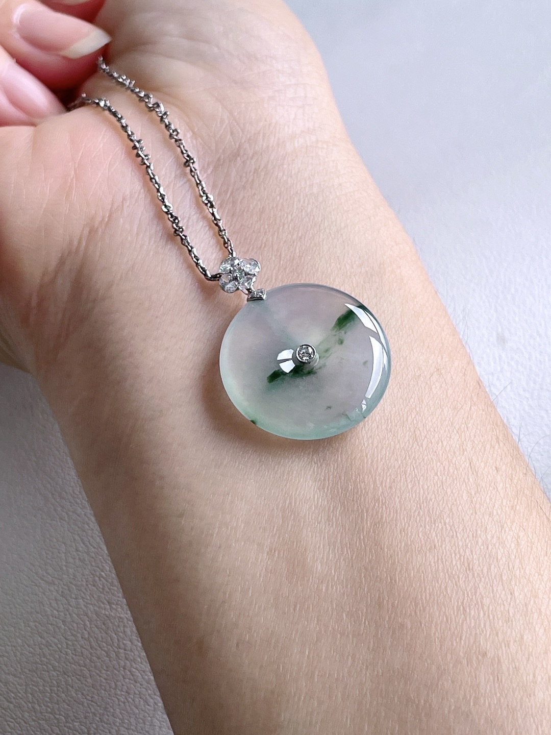 【镶嵌】冰飘花平安扣吊坠  【说明】缅甸 18k金镶嵌 无裂 性比高  【整体】28.8  【裸石