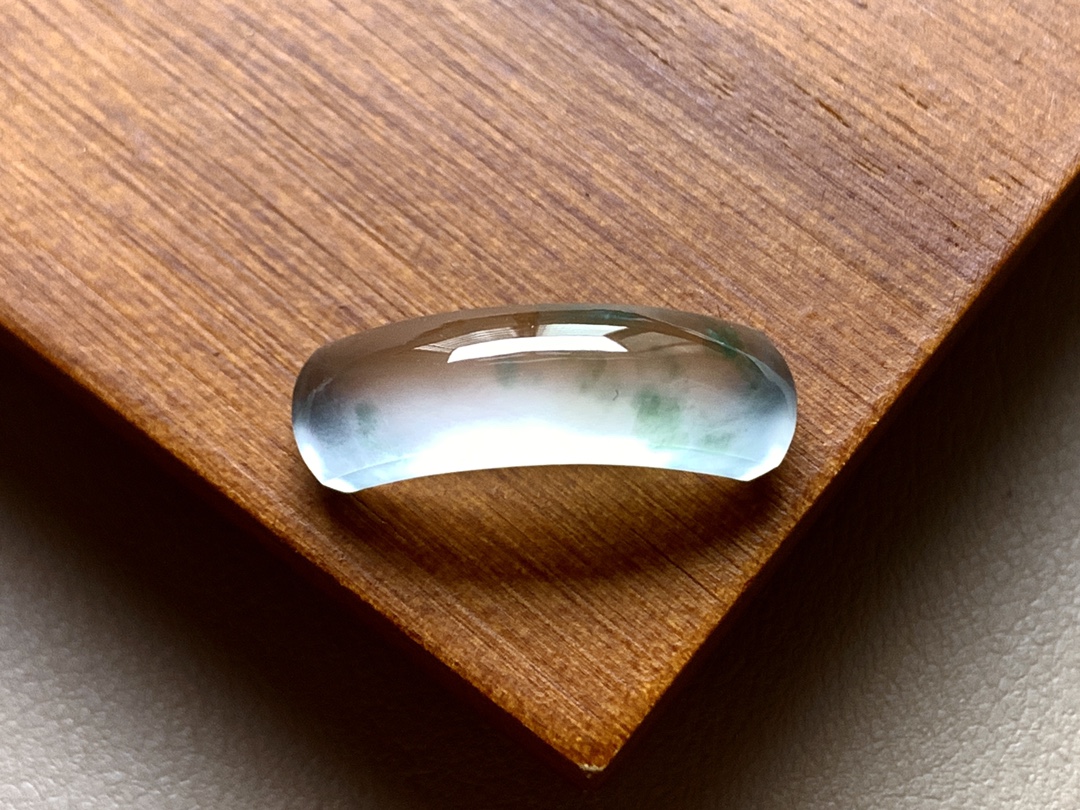 ️ 玻璃种飘花马鞍 飘花青翠漂亮，荧润起光，无裂尺寸17.5*5.3*4.6 超值