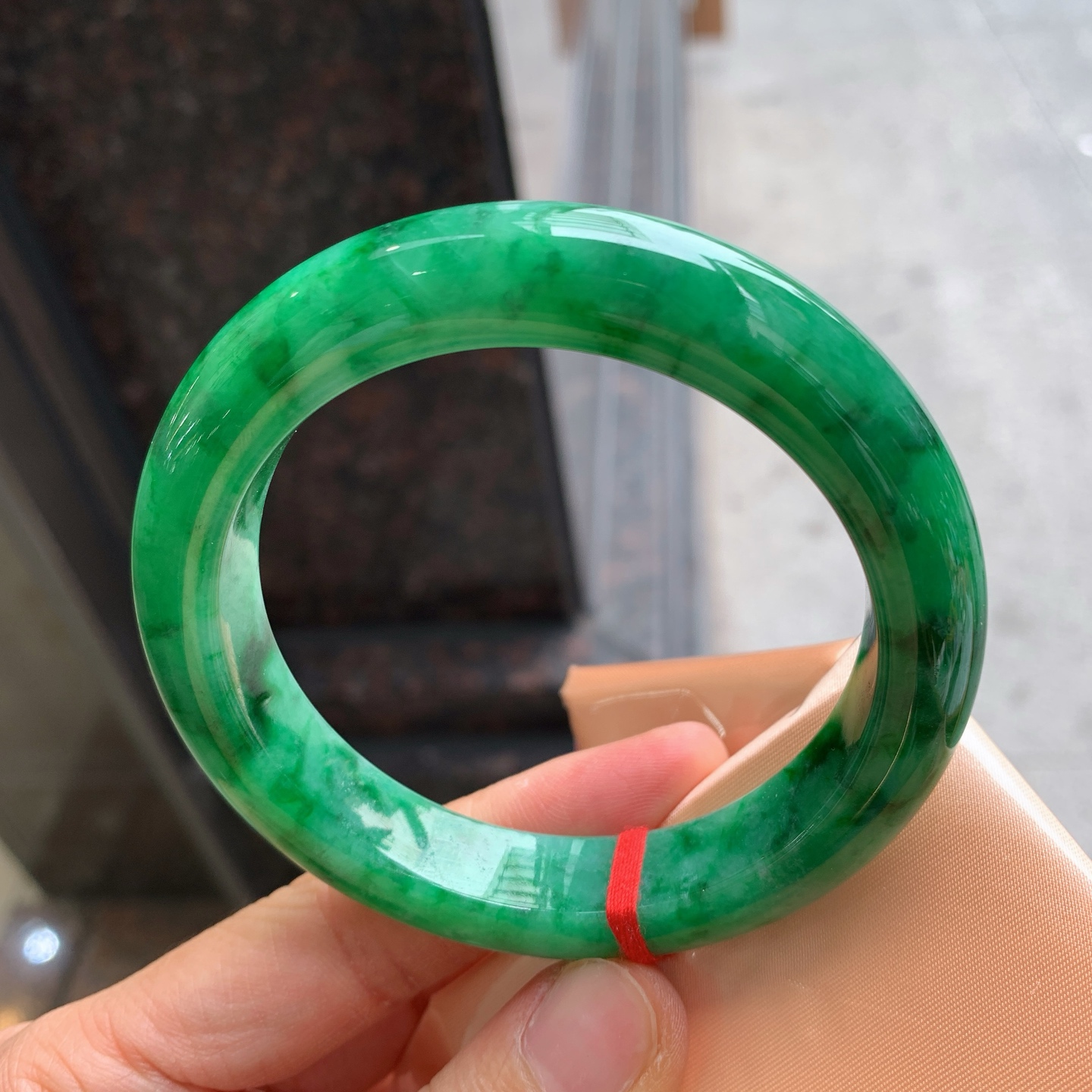 正圈满色 表皮微瑕疵微扣 尺寸：60.3/12.5/10.3  色辣大圈口