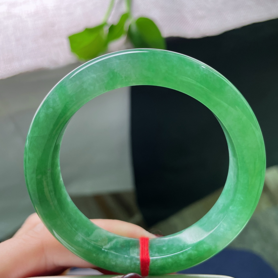 55.2/11.7/9.3绿底正圈，或深邃如湖，或清透如溪，每一眼，都是不同的风景。有纹，ss516