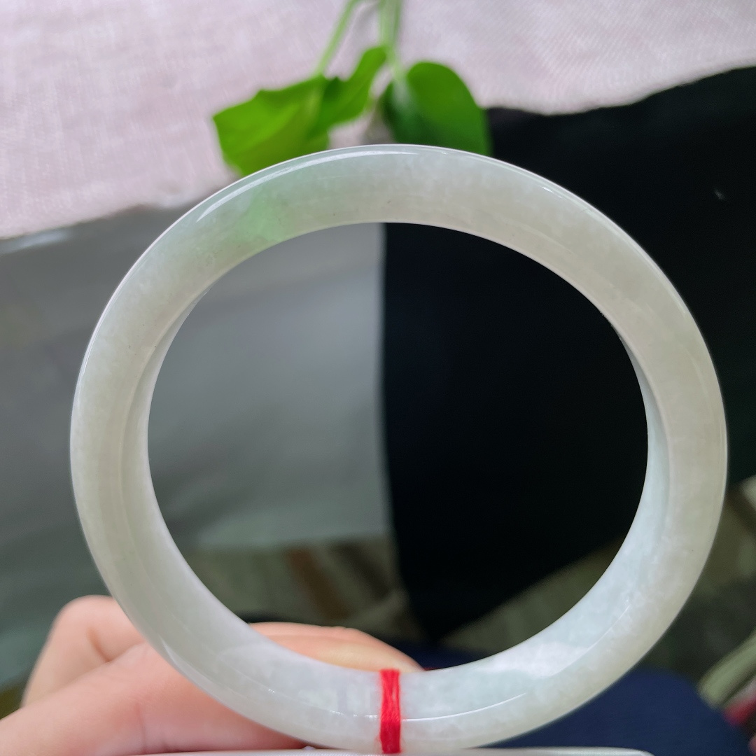 62.9/10.8/7.7白底青正圈，窄条，水润细腻，清新简约大方，无裂，ss51617a