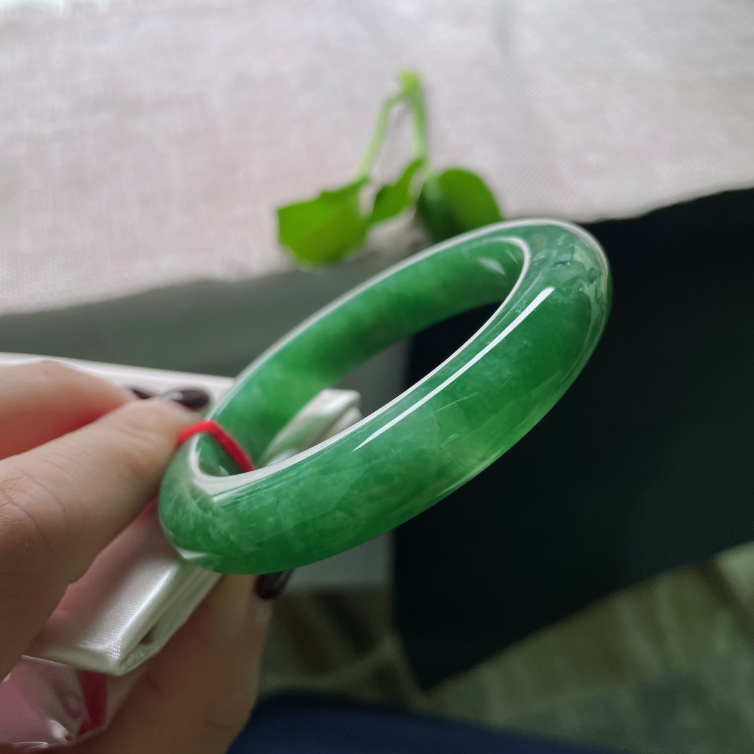 55/11.7/9.4，绿底正圈，历久弥新，愈发温润深沉，如凝固的时光。皮纹，ss51701a