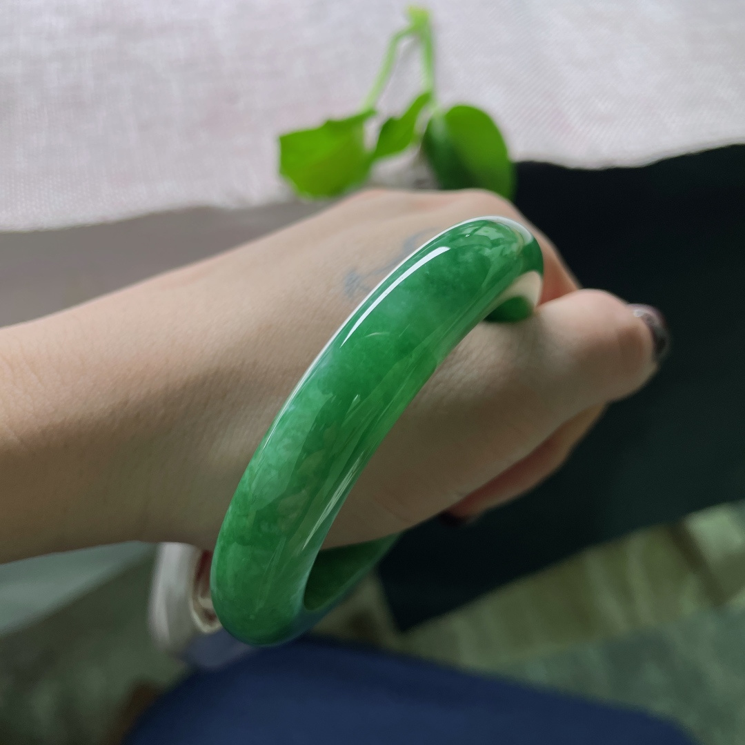 55/11.7/9.4，绿底正圈，历久弥新，愈发温润深沉，如凝固的时光。皮纹，ss51701a