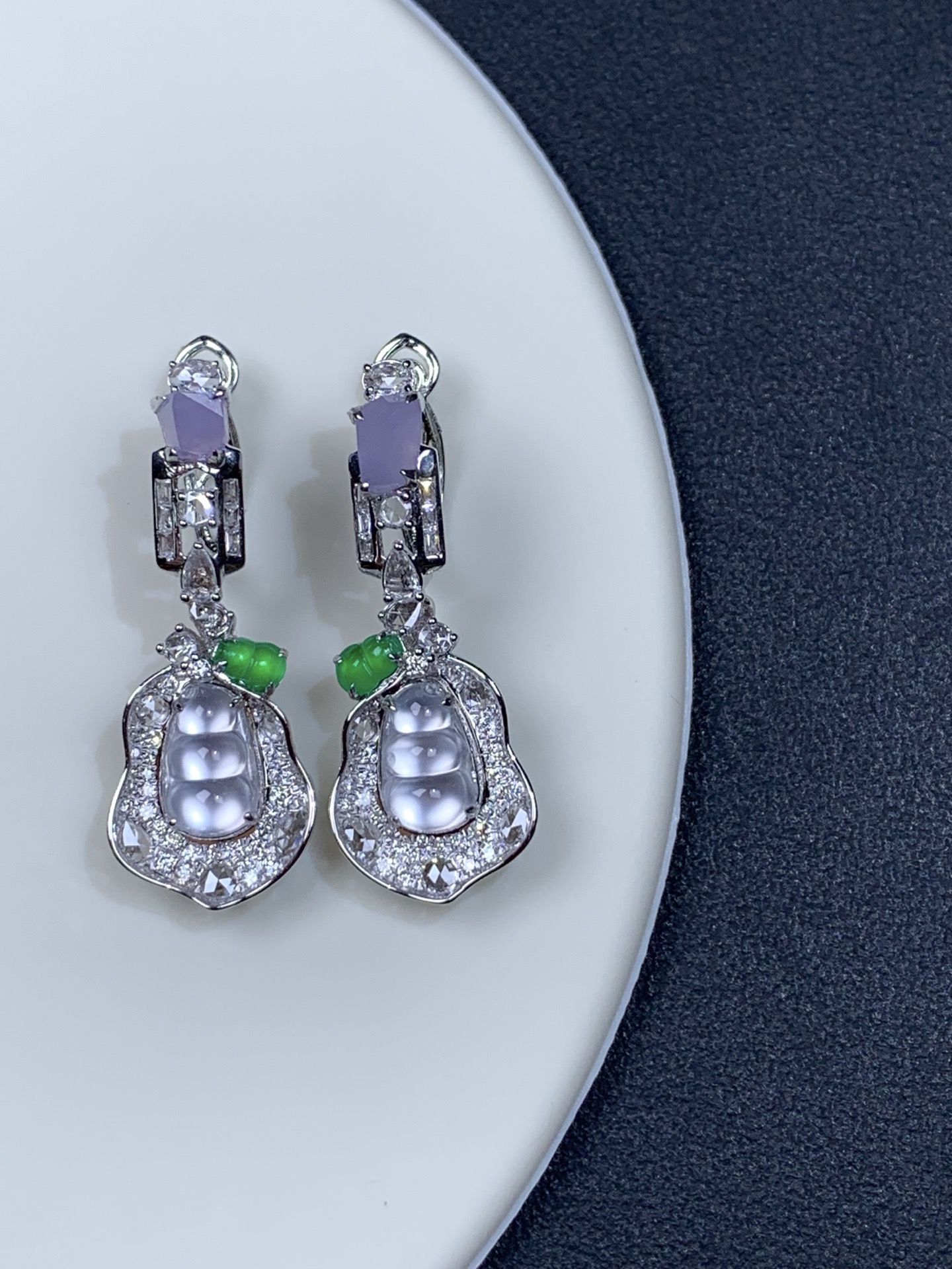 ️18k金镶嵌设计款冰种炸光福豆耳包30.2-11.5-6.8，裸石8.5-5.6-3.6