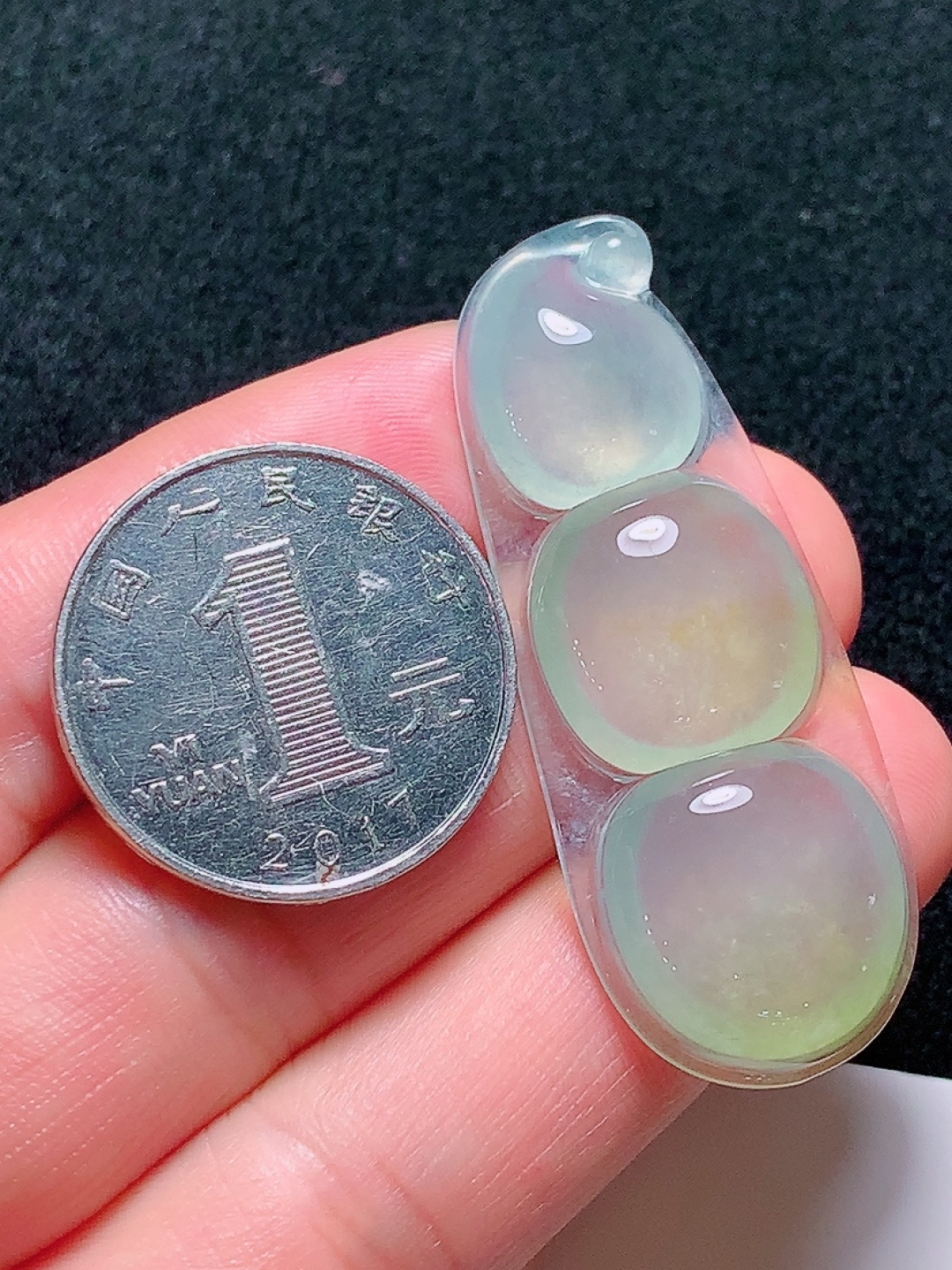 ️冰种飘黄翡福豆，种老水头好，又冰又润，饱满无裂，尺寸：49.2/18.9/5.8mm，ss50182a