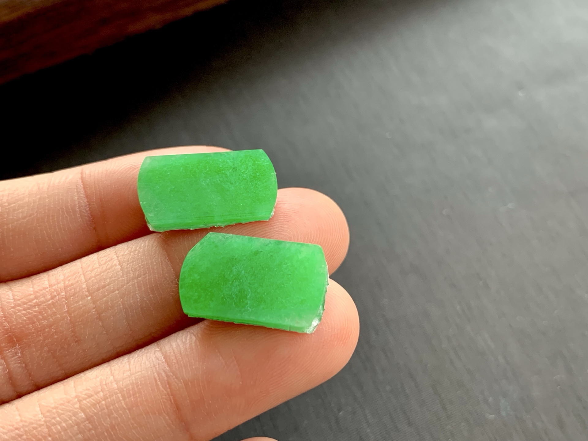 ️ 色泽浓郁的冰绿马鞍一对，尺寸16.9×10×2/16.5×10×2