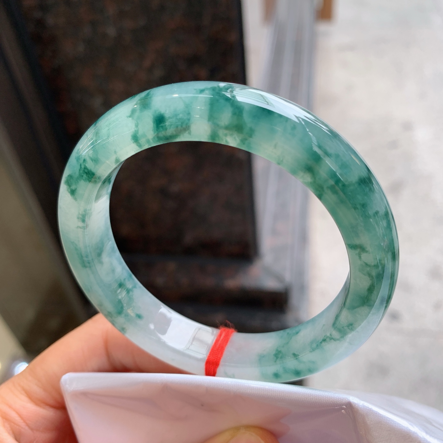 正圈飘花 无裂 尺寸：57.2/11.8/9.2 冰润